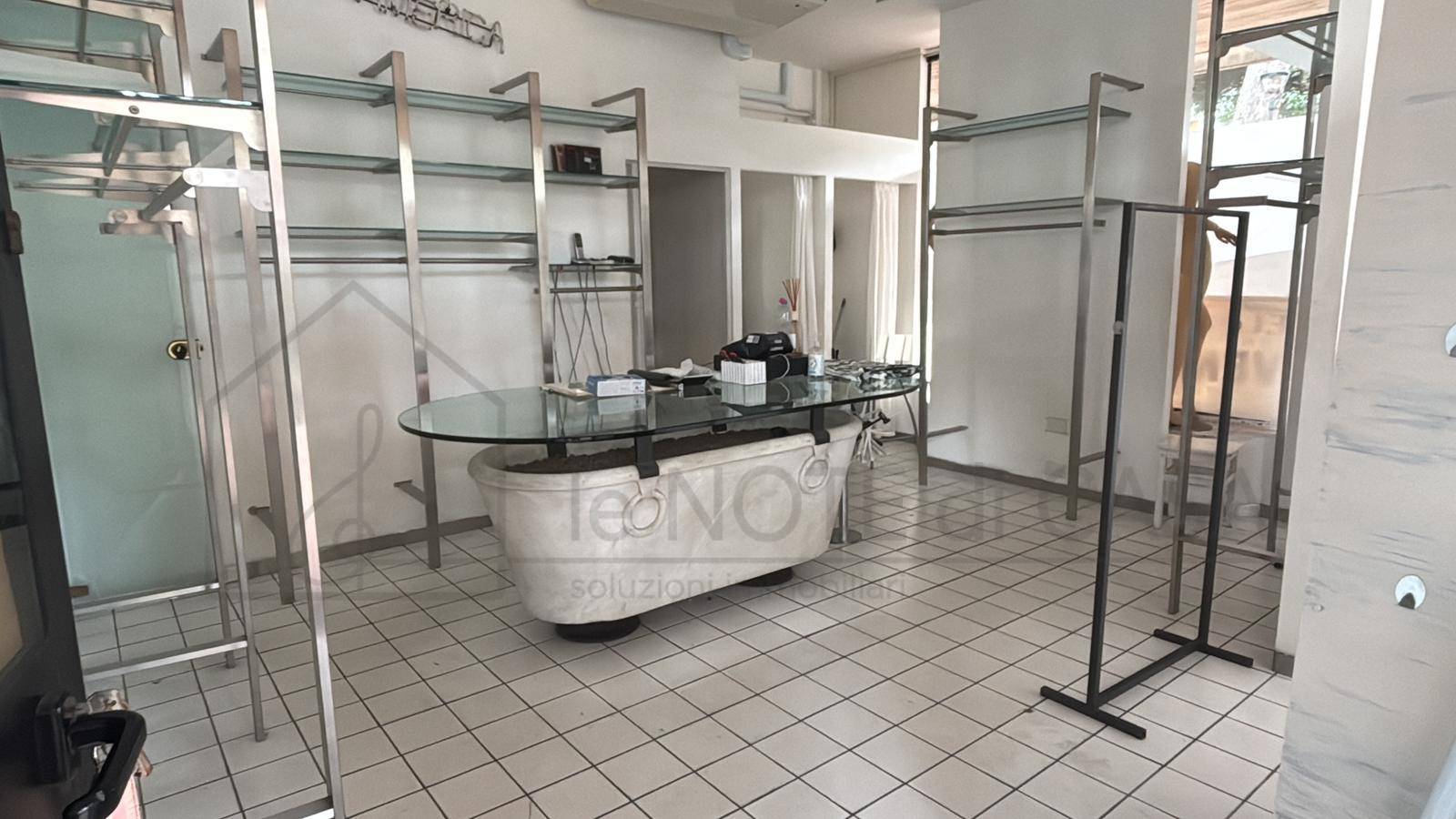 Locale commerciale in vendita a Cervia, Milano Marittima