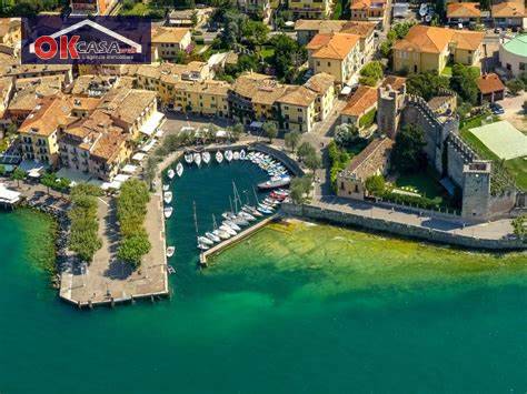 Attivit commerciale in vendita a Torri del Benaco