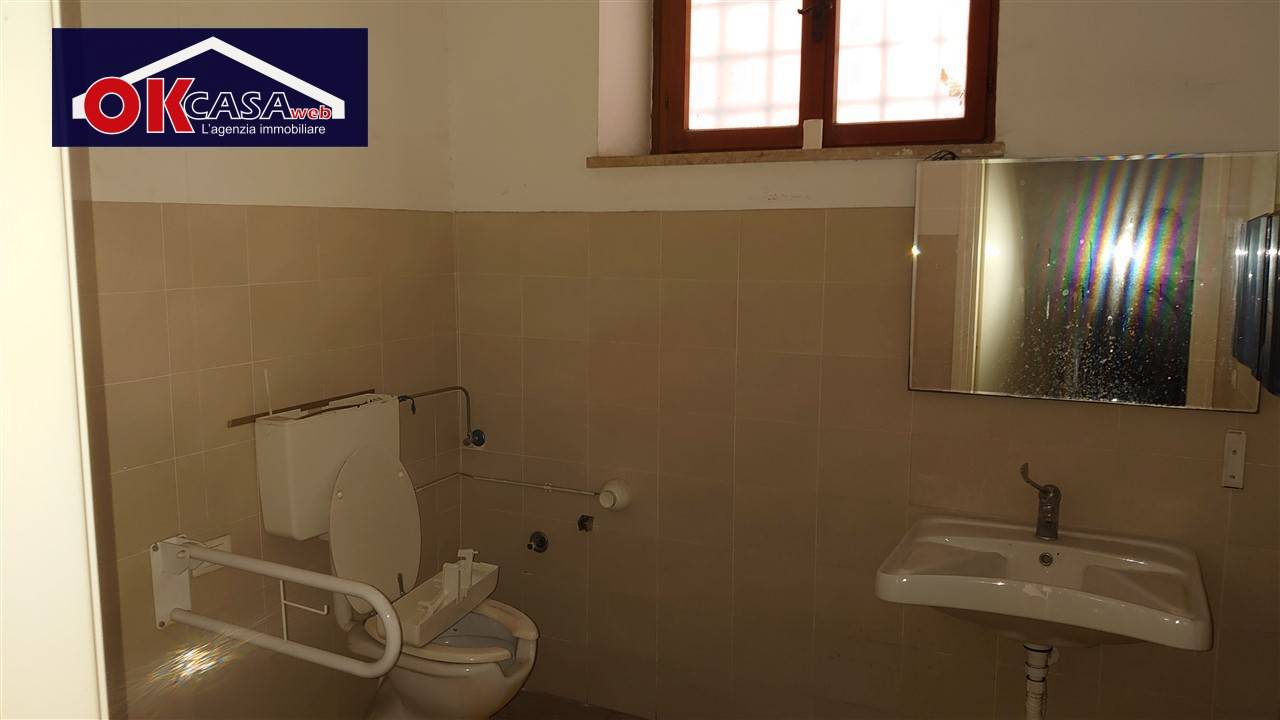 Locale commerciale in affitto a Verona, Veronetta