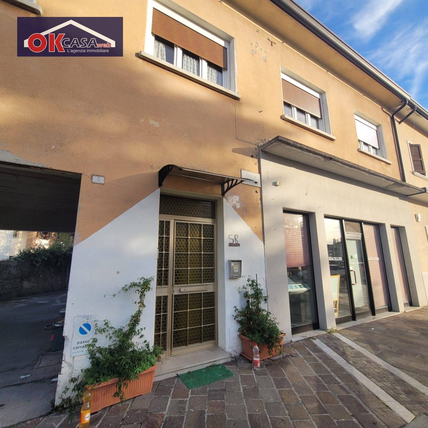 Locale commerciale in vendita a Staranzano