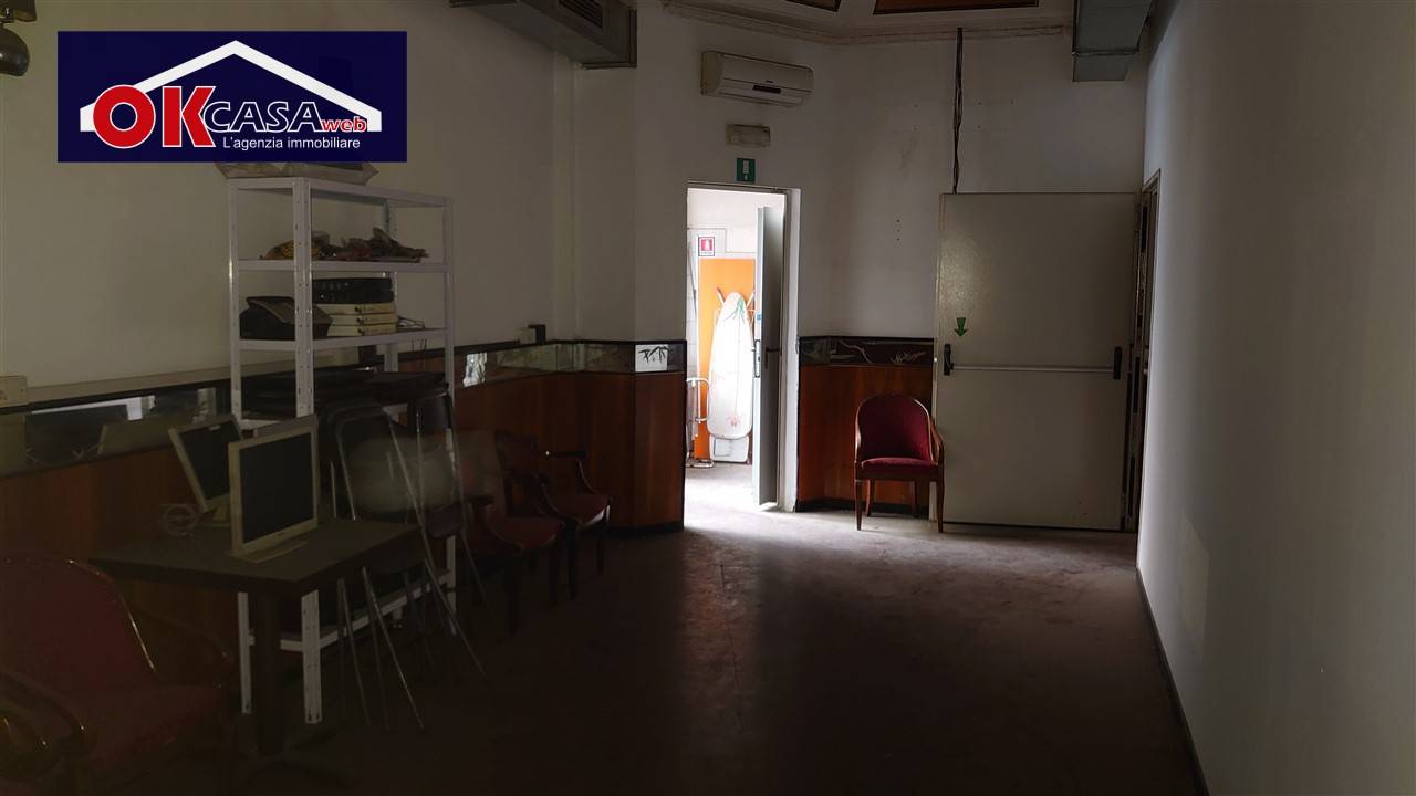 Locale commerciale in affitto a Verona, Veronetta