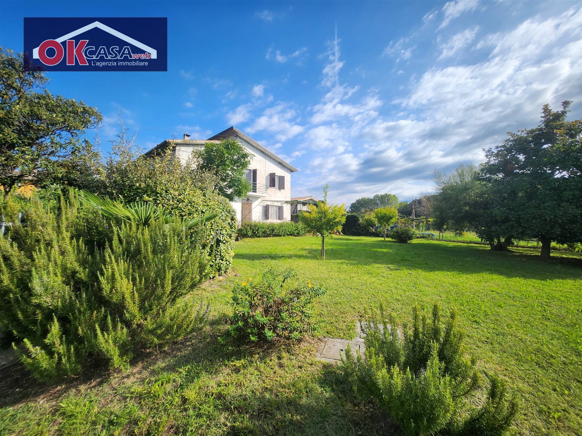Casa con giardino in vendita a Pastrengo