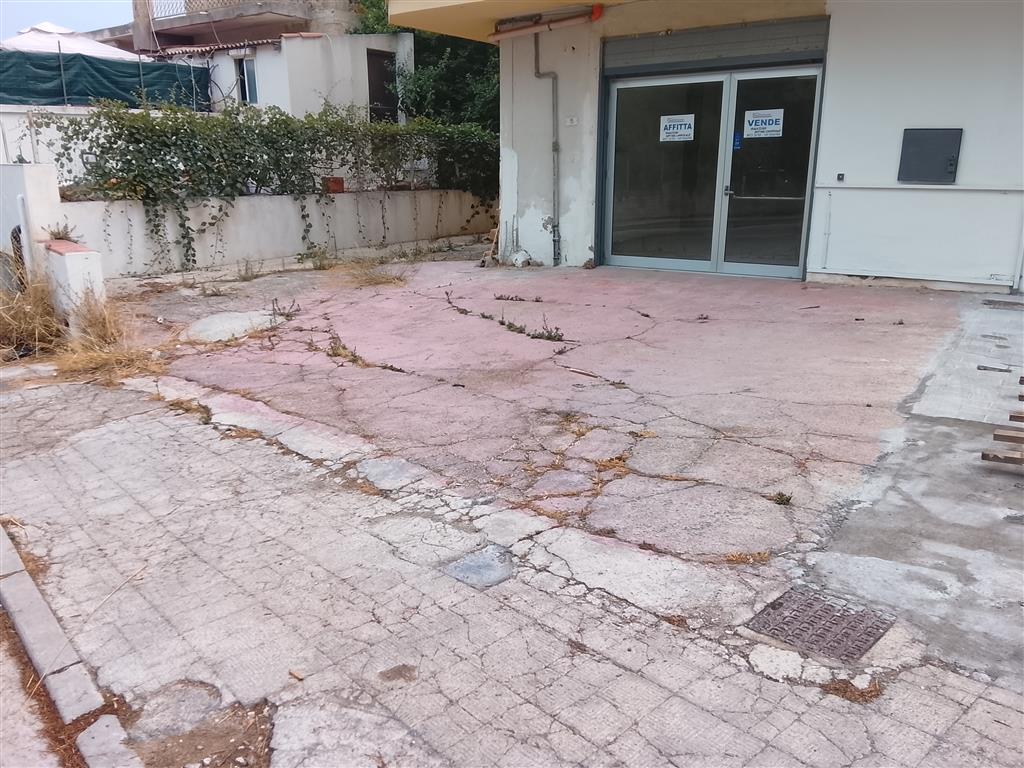 Locale commerciale in vendita in via gela, Agrigento
