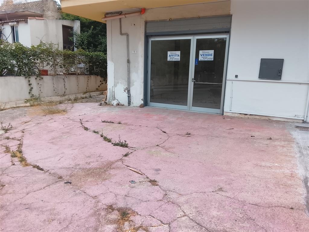 Locale commerciale in vendita in via gela, Agrigento