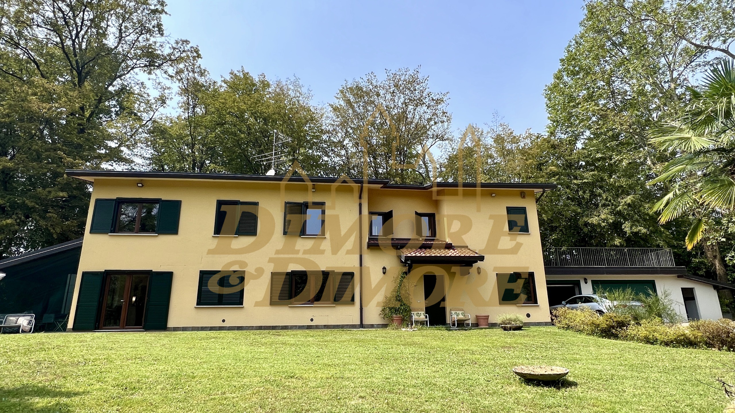 Villa con giardino, Daverio dobbiate