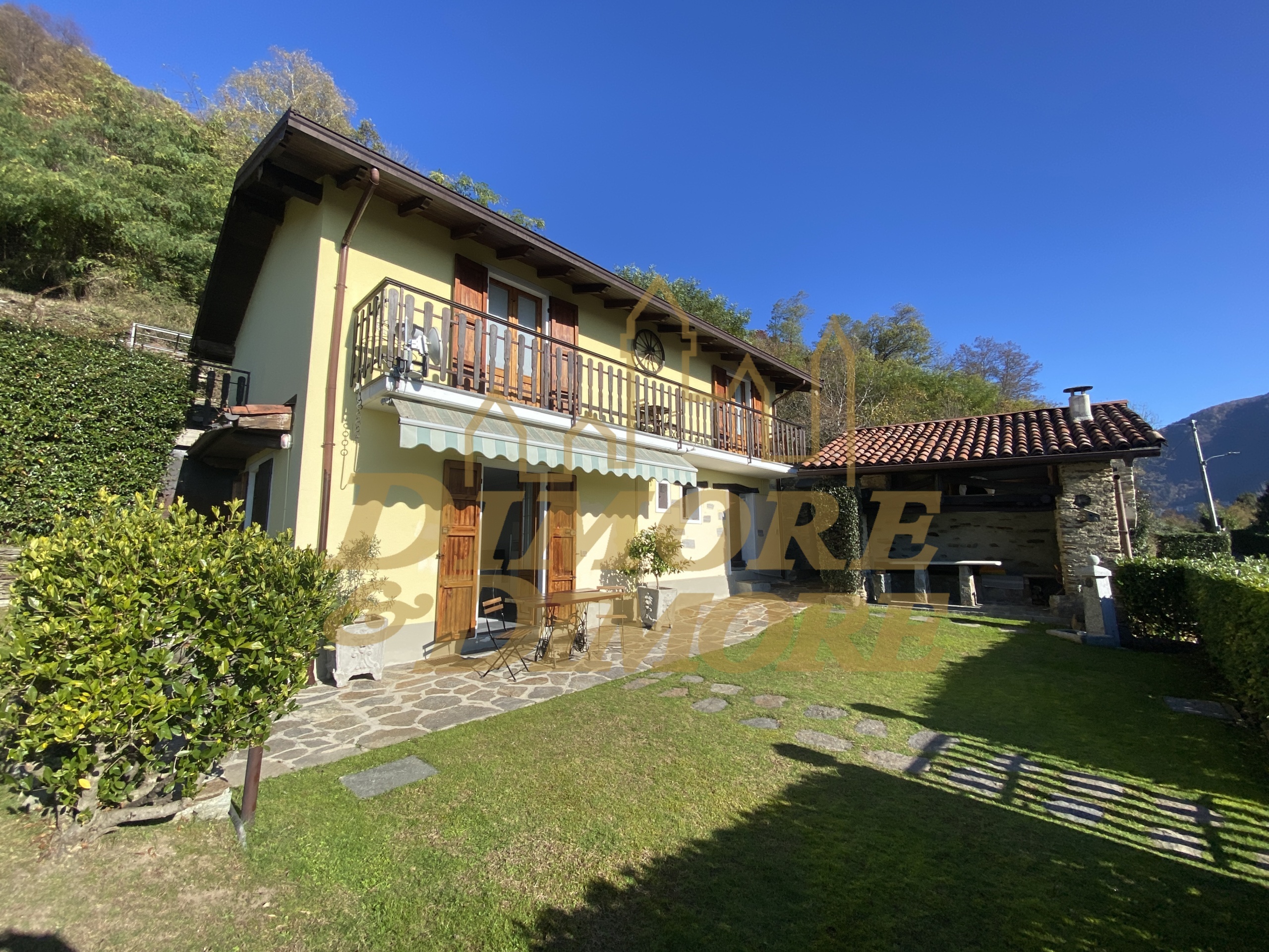 Casa indipendente con giardino in via dei ronchi 20, Caprezzo