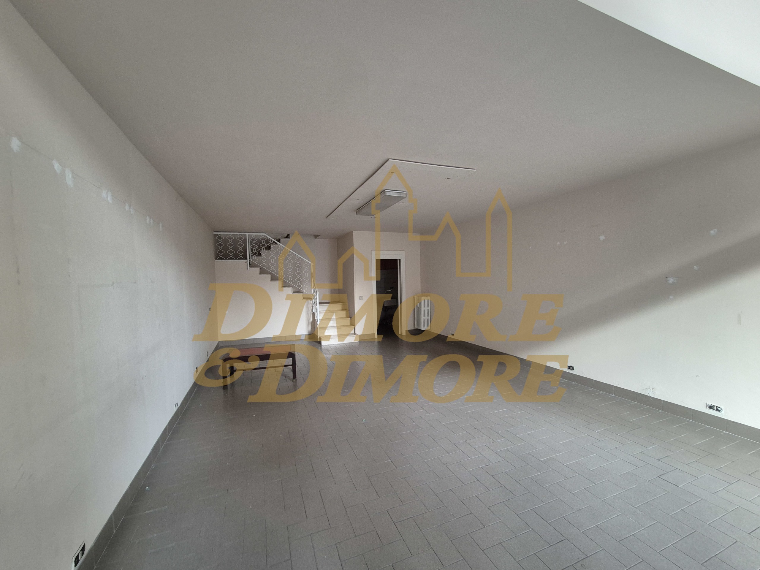 Locale commerciale in vendita in via g. marconi 17, Verbania