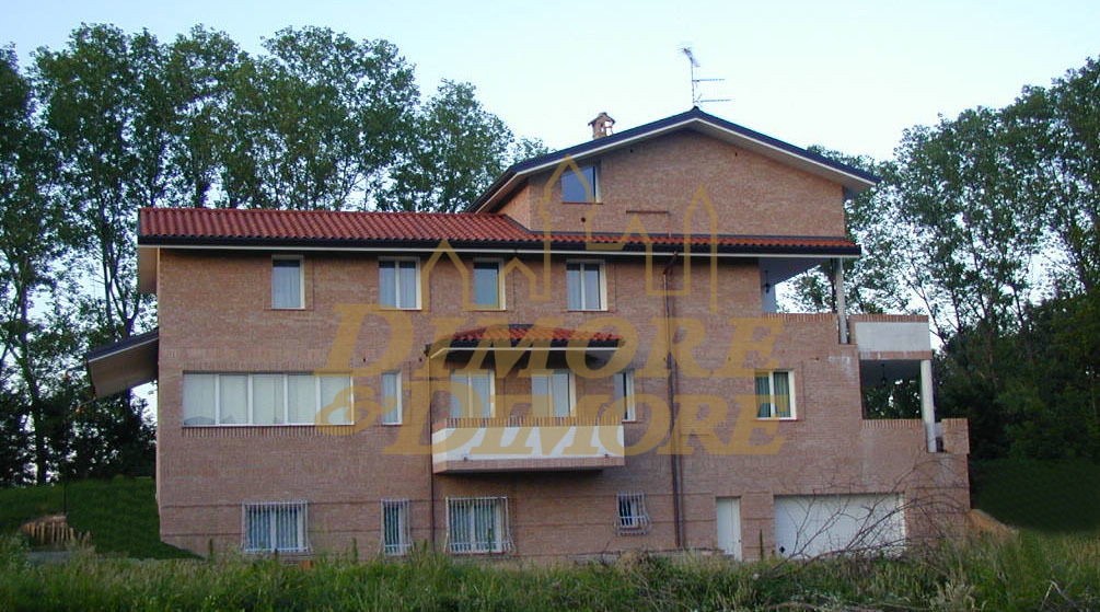 Villa con giardino in via martire gaudenzio martinetti 223, Cavallirio