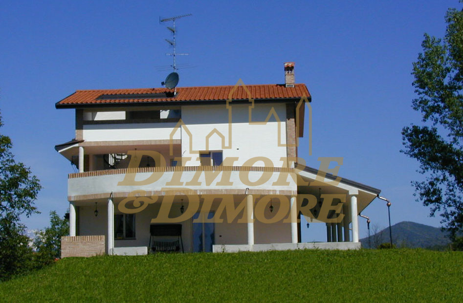 Villa con giardino in via martire gaudenzio martinetti 223, Cavallirio