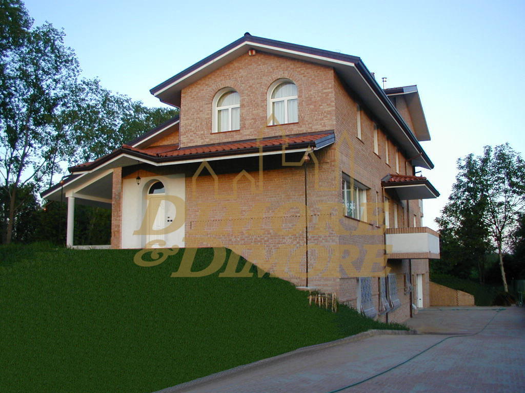 Villa con giardino in via martire gaudenzio martinetti 223, Cavallirio