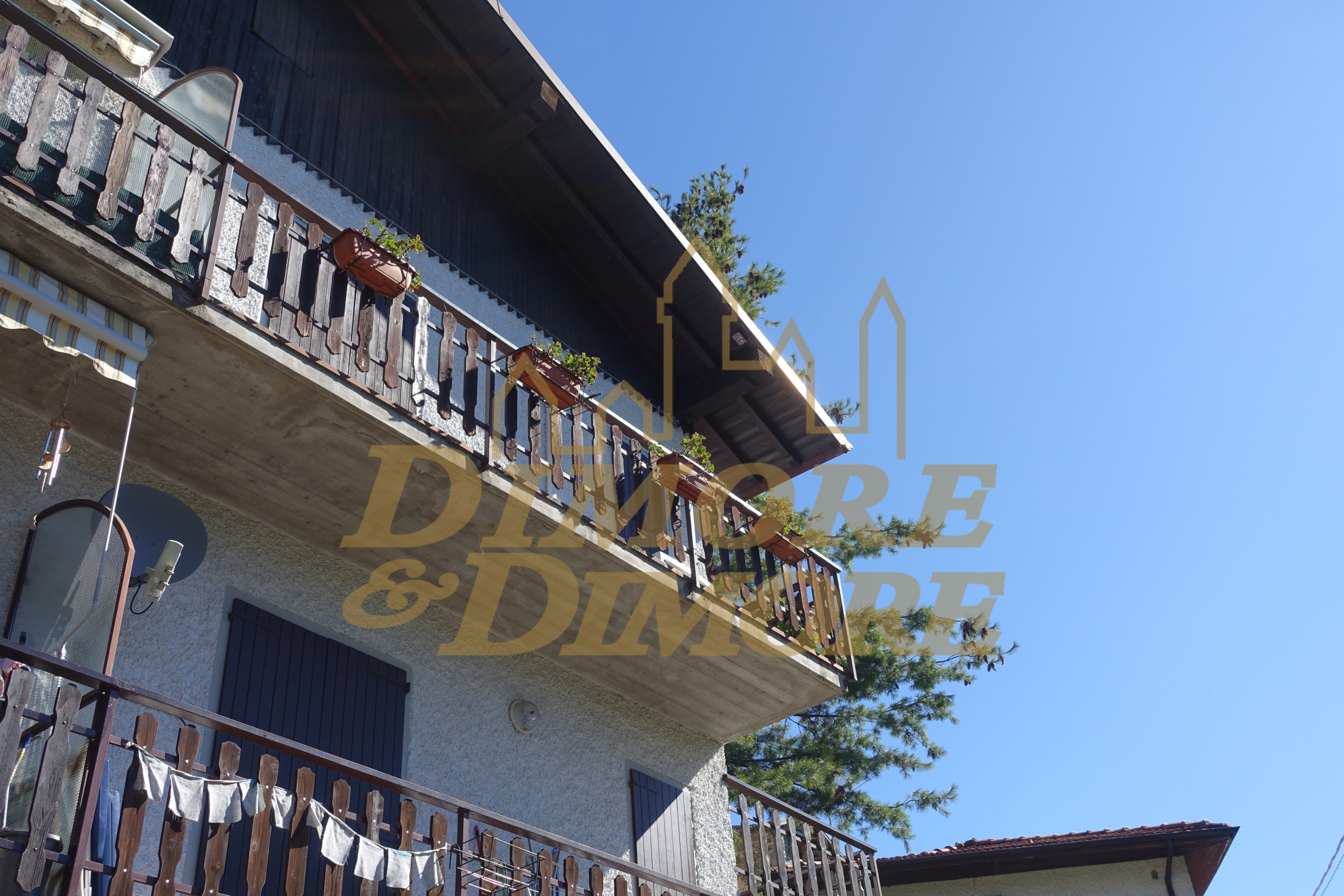 Appartamento con terrazzo in via per albagnano, Bee