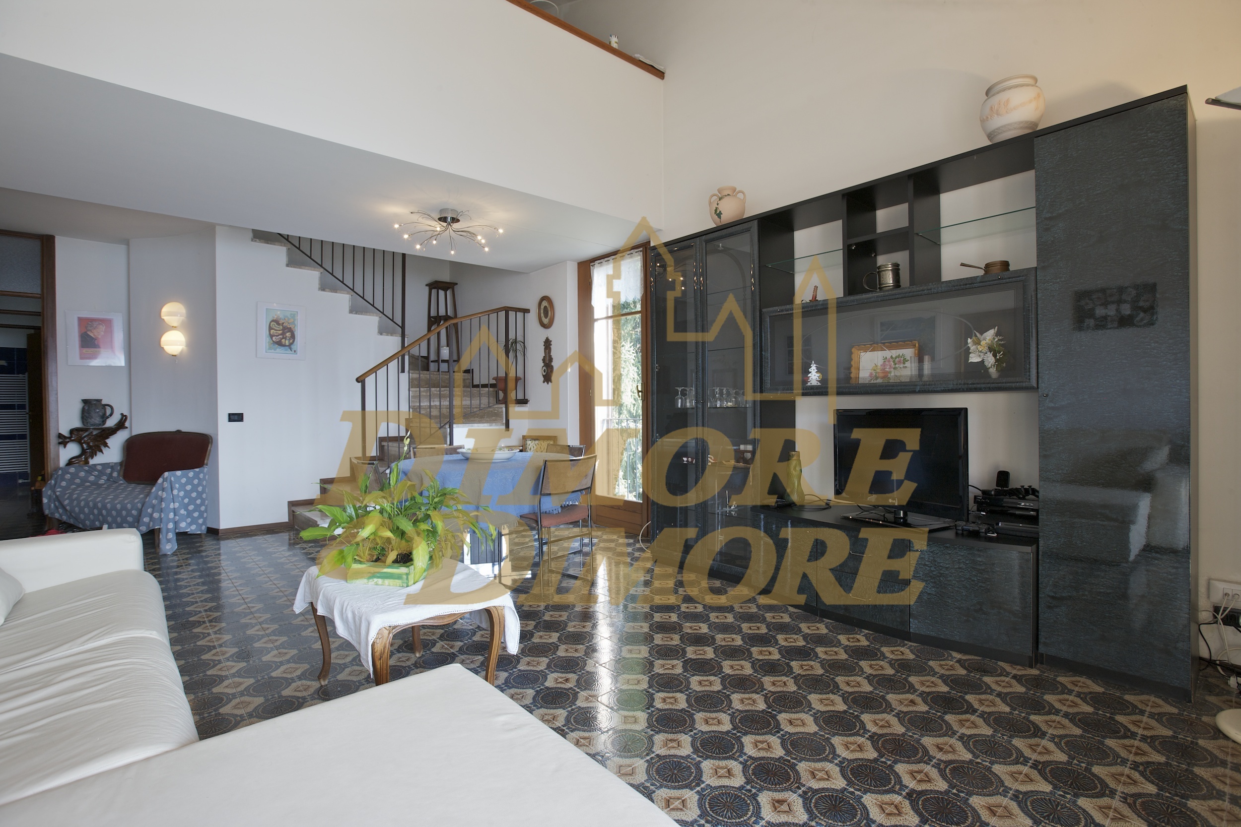 Quadrilocale con giardino in strada statale 34 del lago maggiore 68, Oggebbio