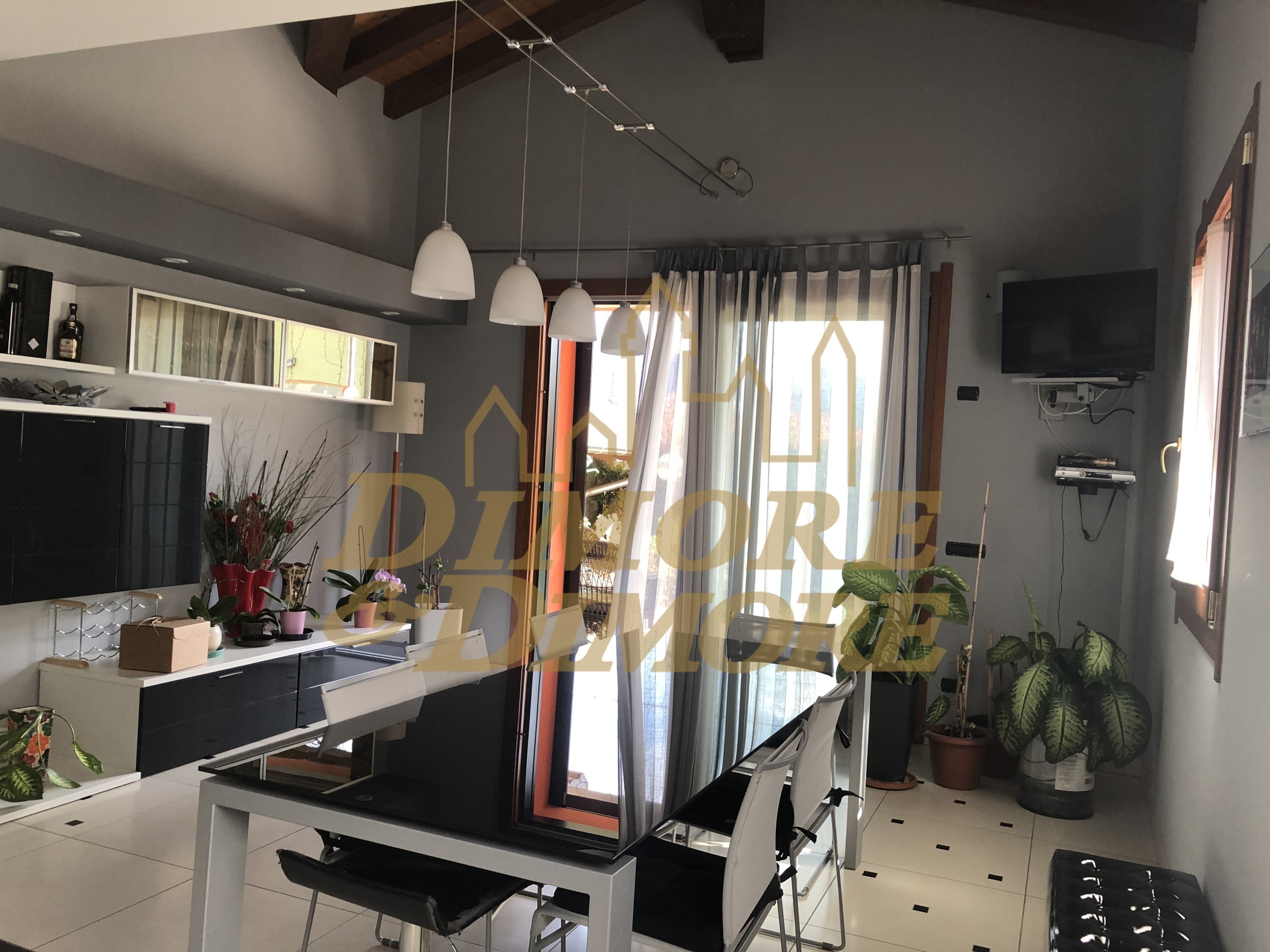 Casa indipendente con giardino in via pezza, Mesenzana