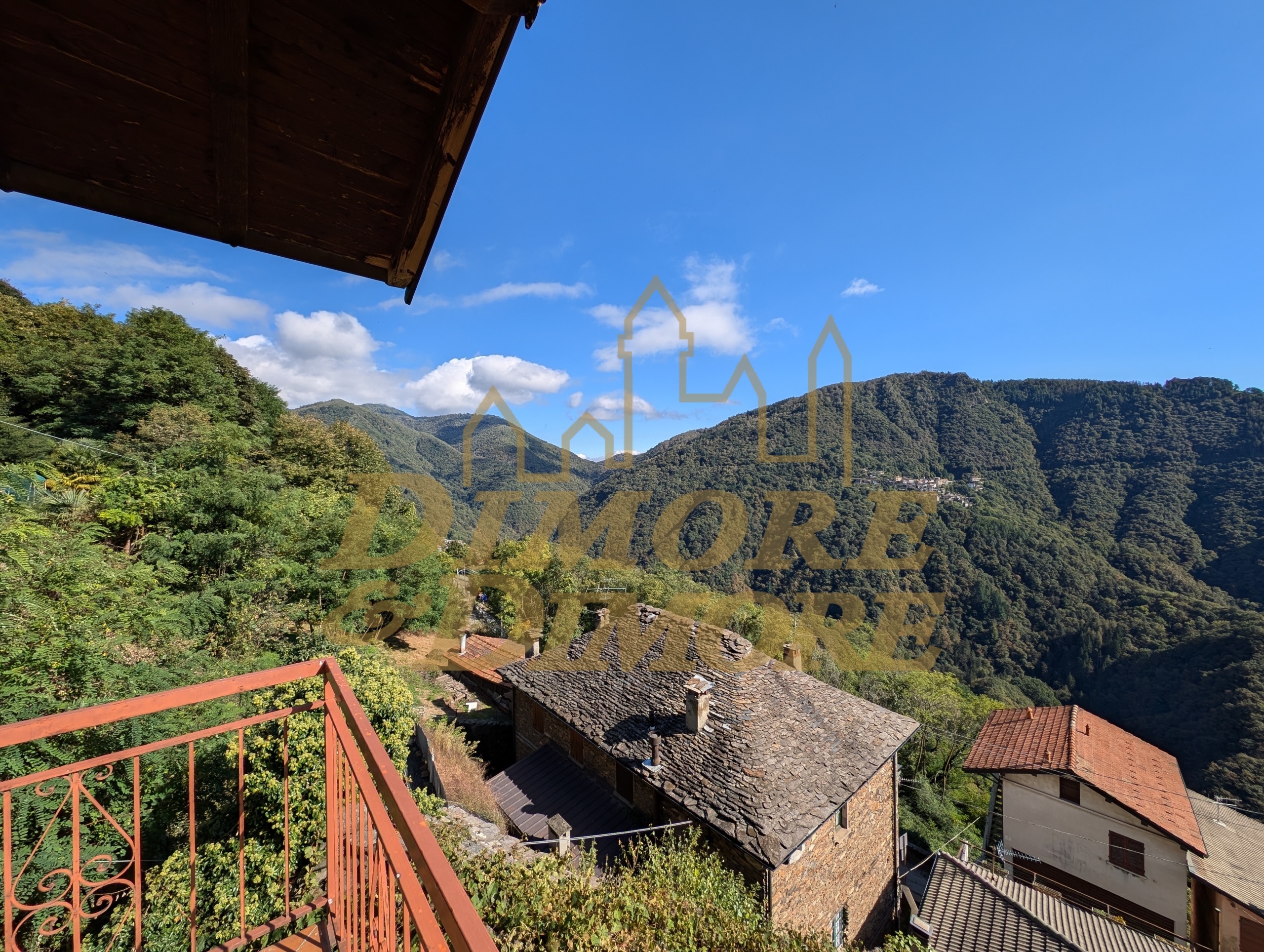 Casa indipendente con giardino in via case garoni 29, Intragna