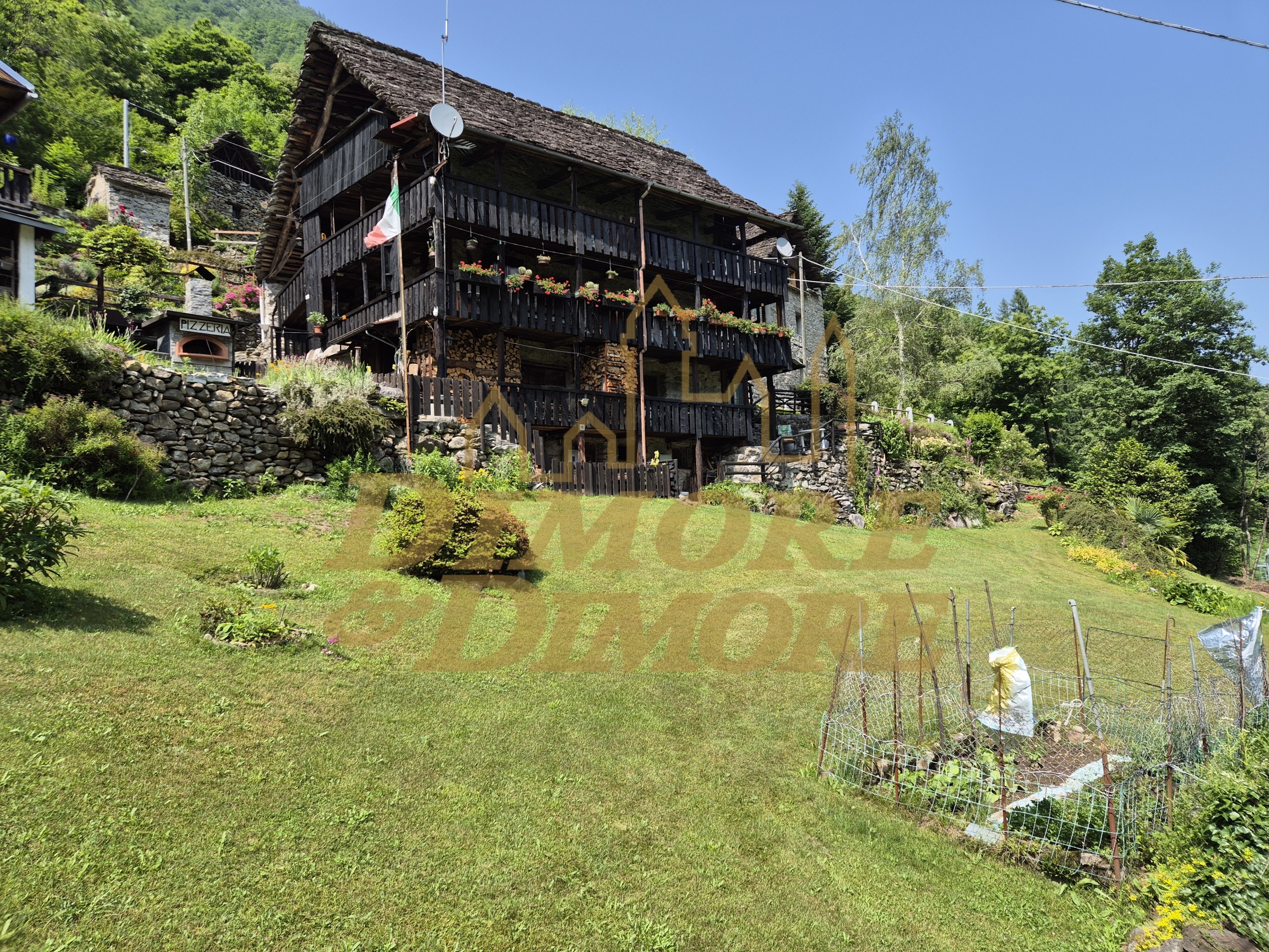 Casa indipendente con giardino in ronchi dentro, Vanzone con San Carlo