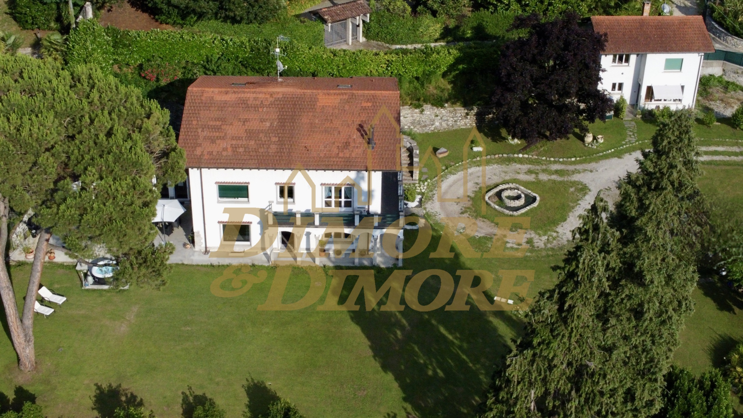 Villa con giardino in via portovaltravaglia 39, Brezzo di Bedero