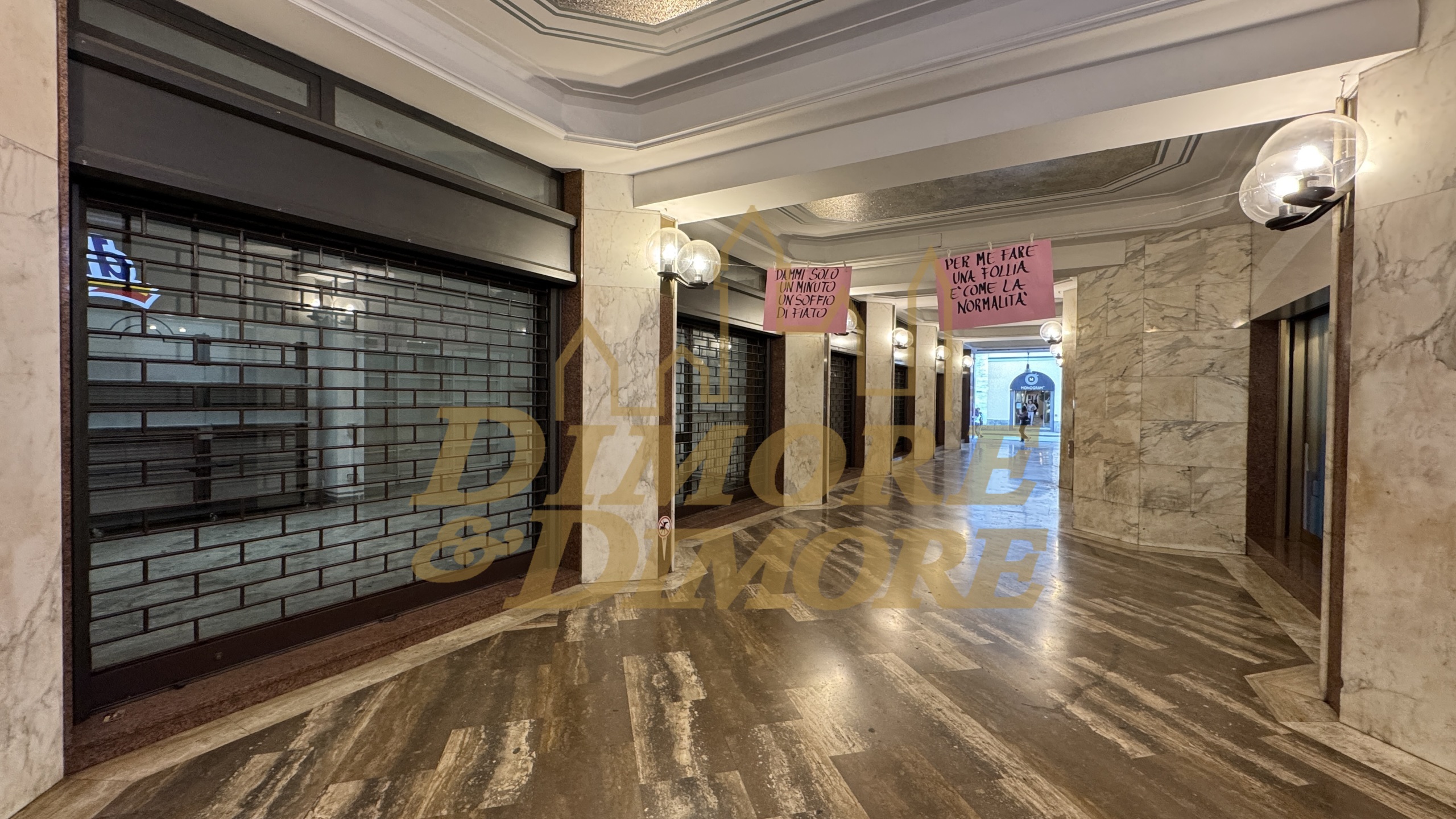 Locale commerciale in vendita in via alessandro manzoni 3, Varese