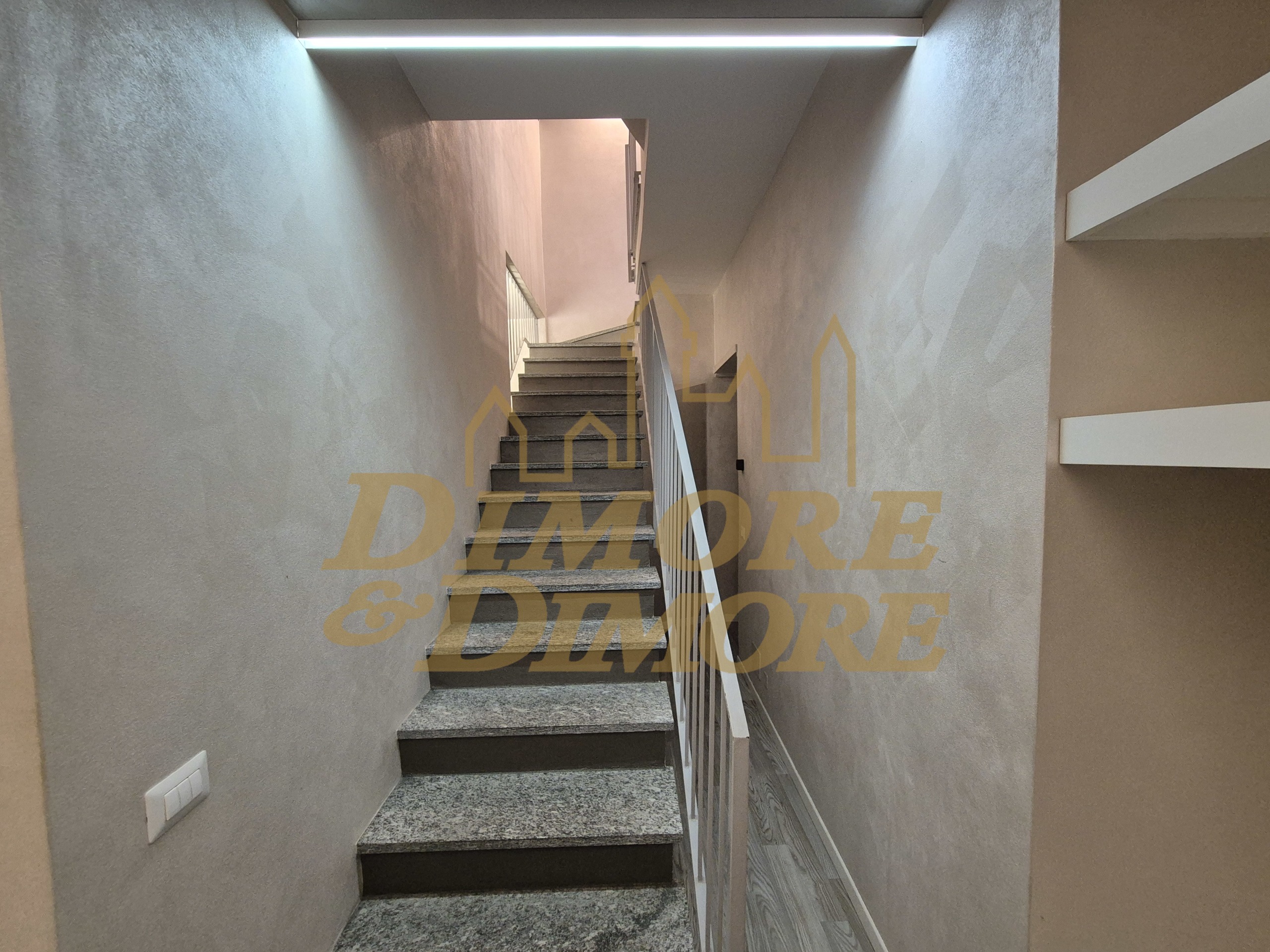 Locale commerciale ristrutturata in piazza san vittore 2, Verbania