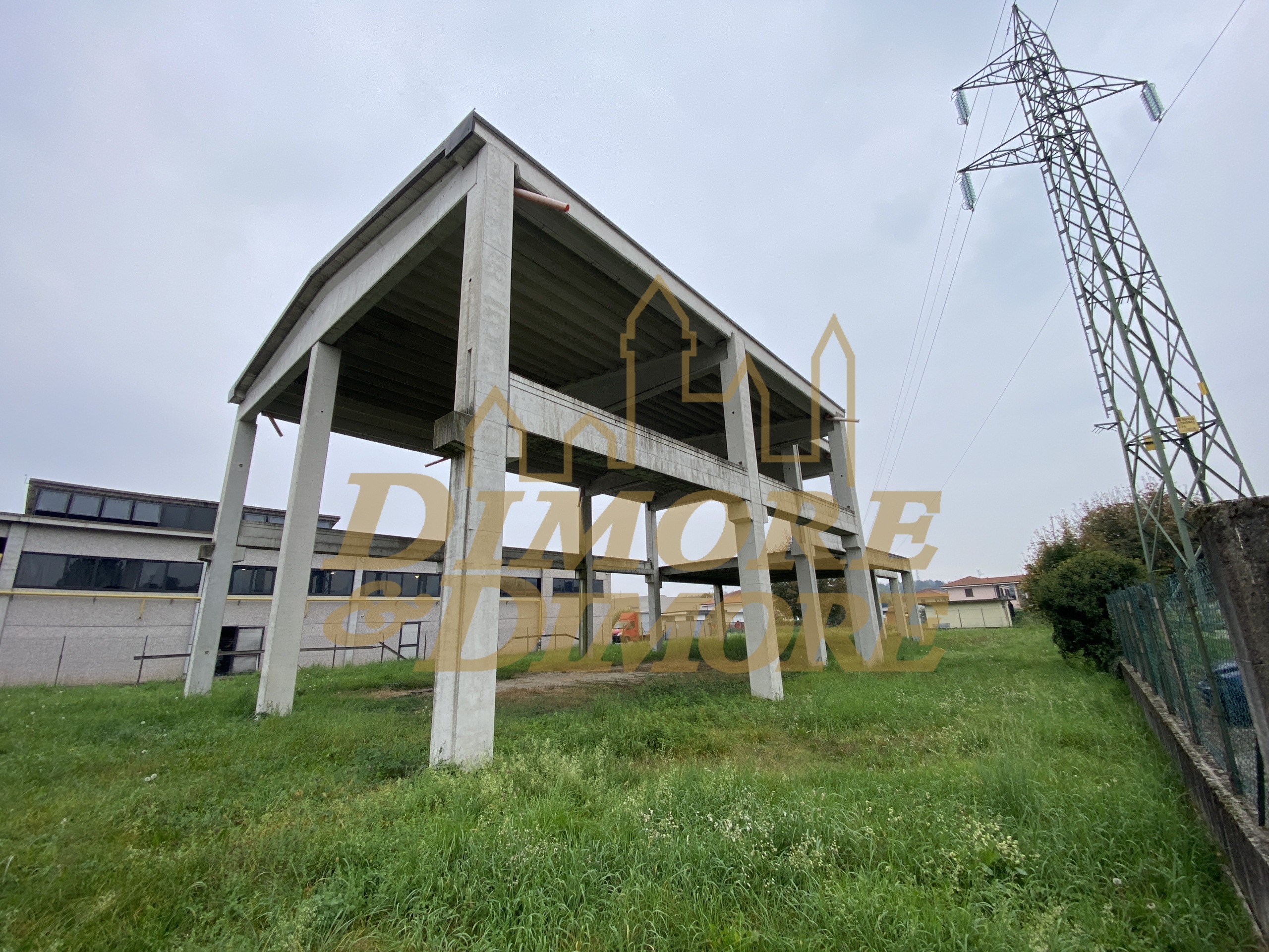 Capannone in vendita a Borgo Ticino