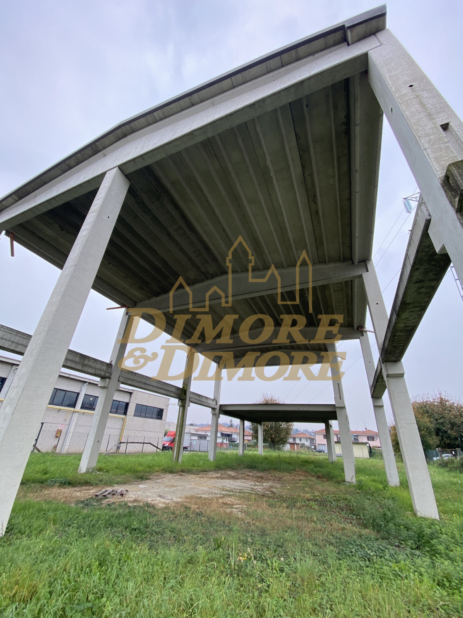 Capannone in vendita a Borgo Ticino