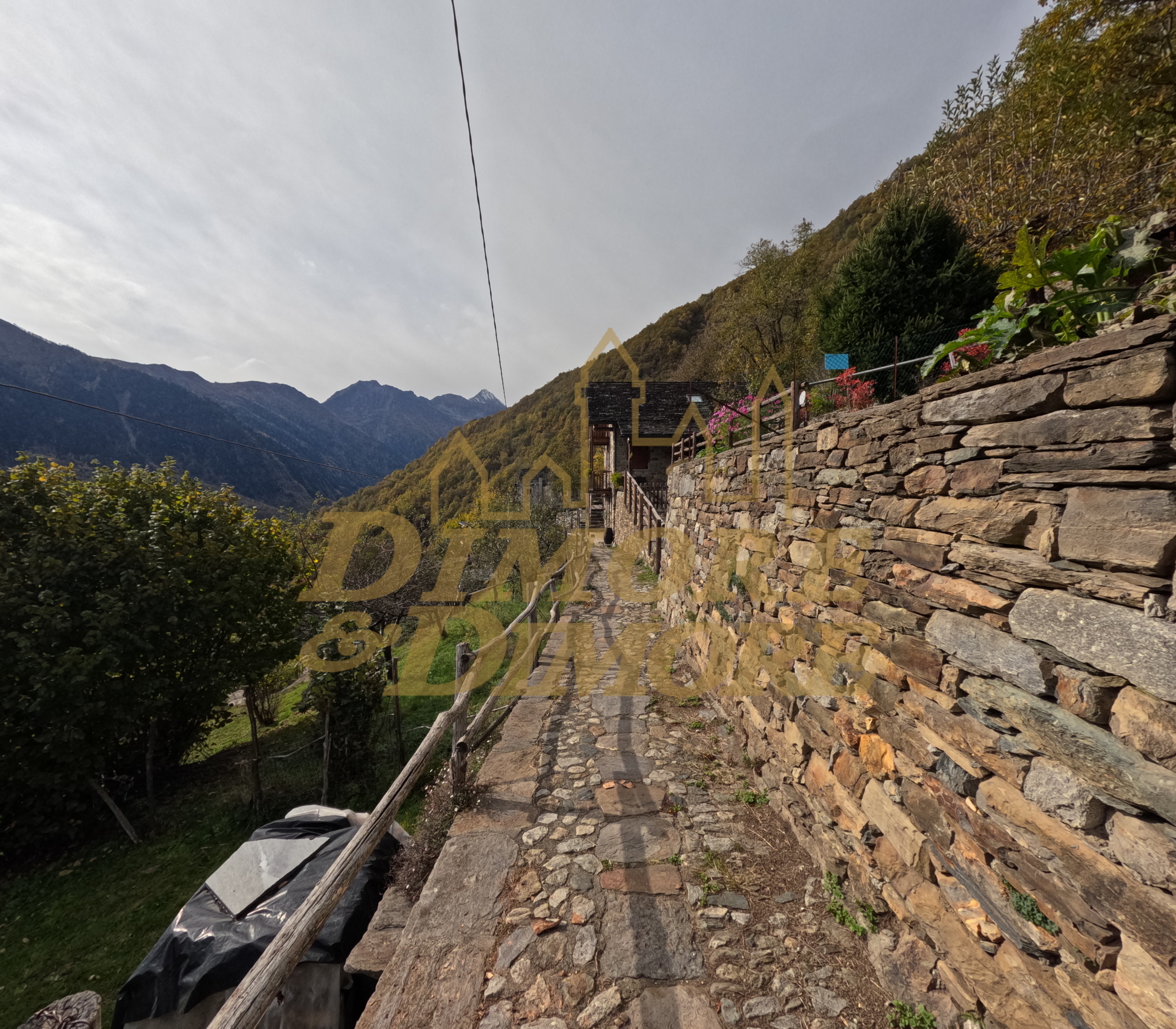 Casa indipendente con giardino in valleggia, Montescheno