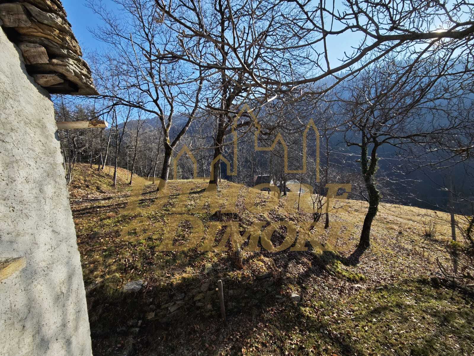 Rustico con giardino in via colonnello giuseppe garbagni 92, Craveggia