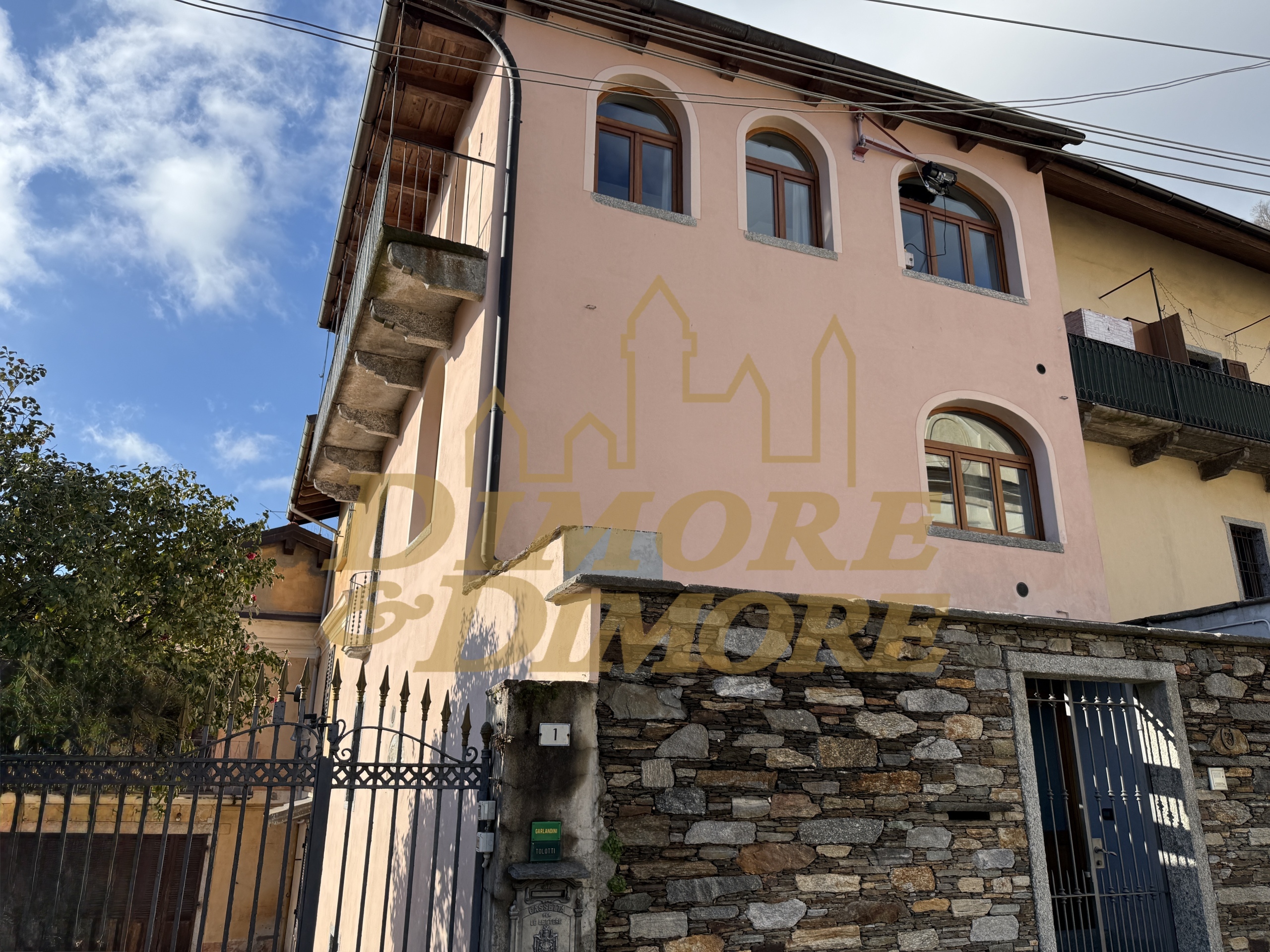 Casa indipendente ristrutturata in via vico 3, Caprezzo