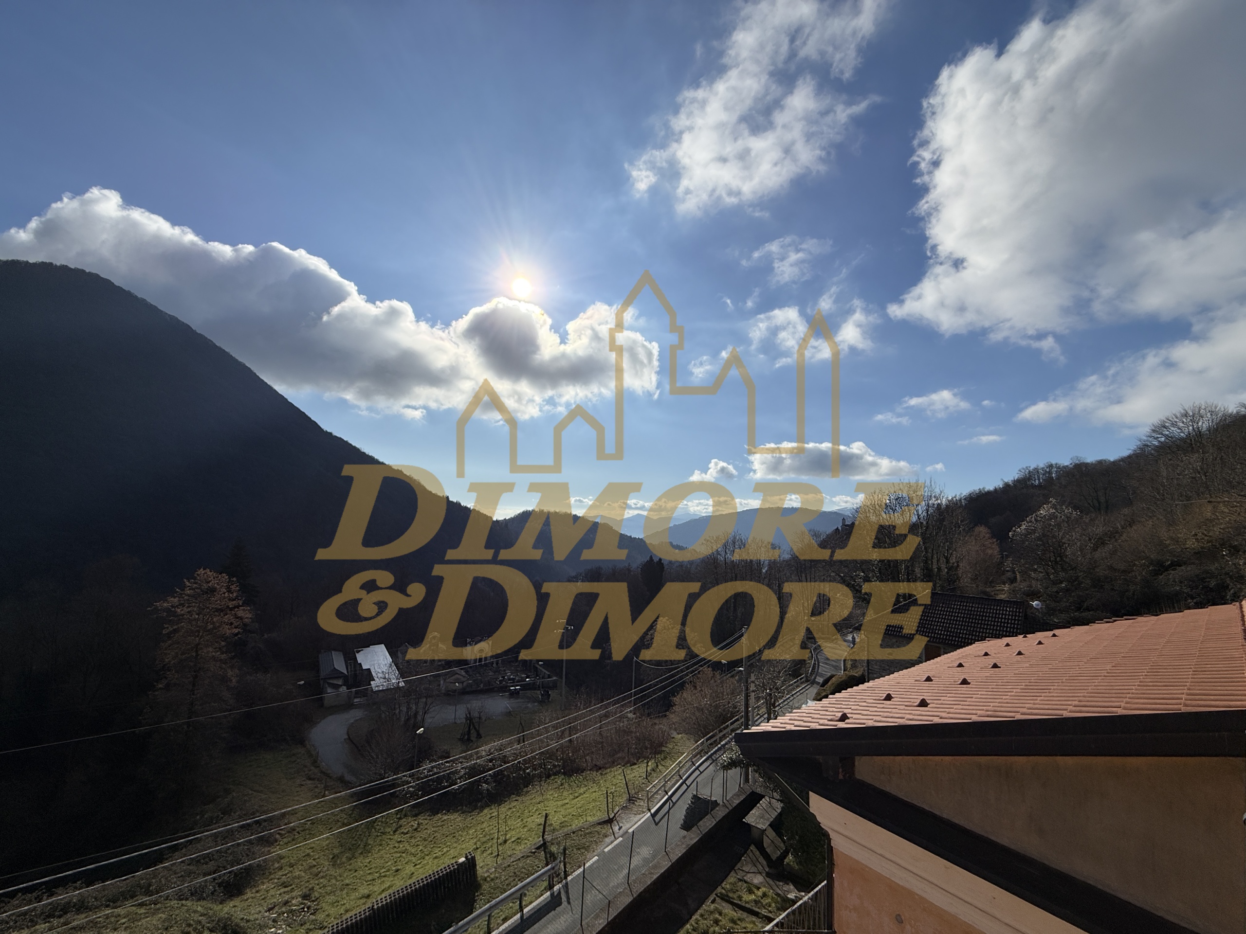 Casa indipendente ristrutturata in via vico 3, Caprezzo