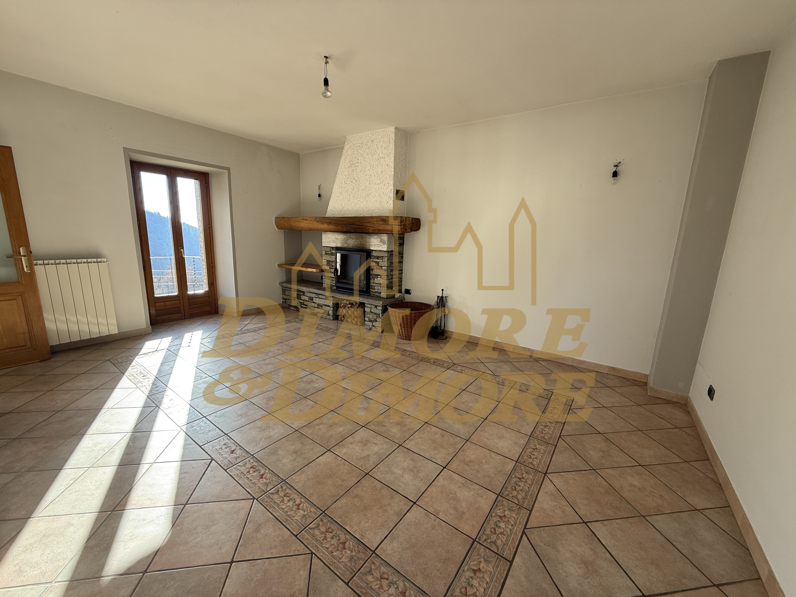 Casa indipendente ristrutturata in via vico 3, Caprezzo