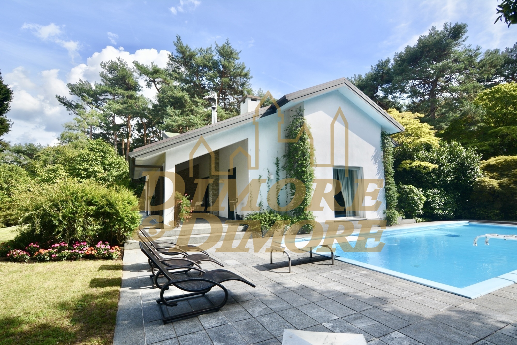 Villa con giardino a Ranco