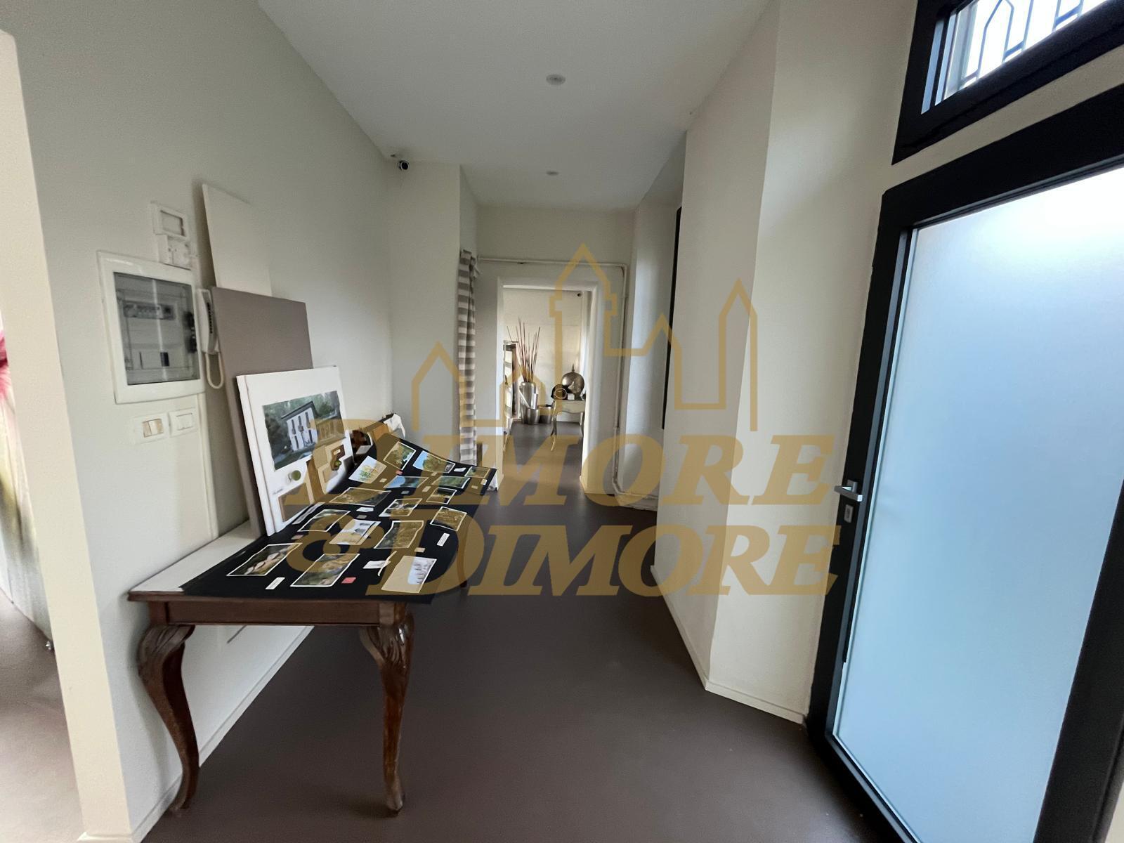 Locale commerciale ristrutturata a Sesto Calende