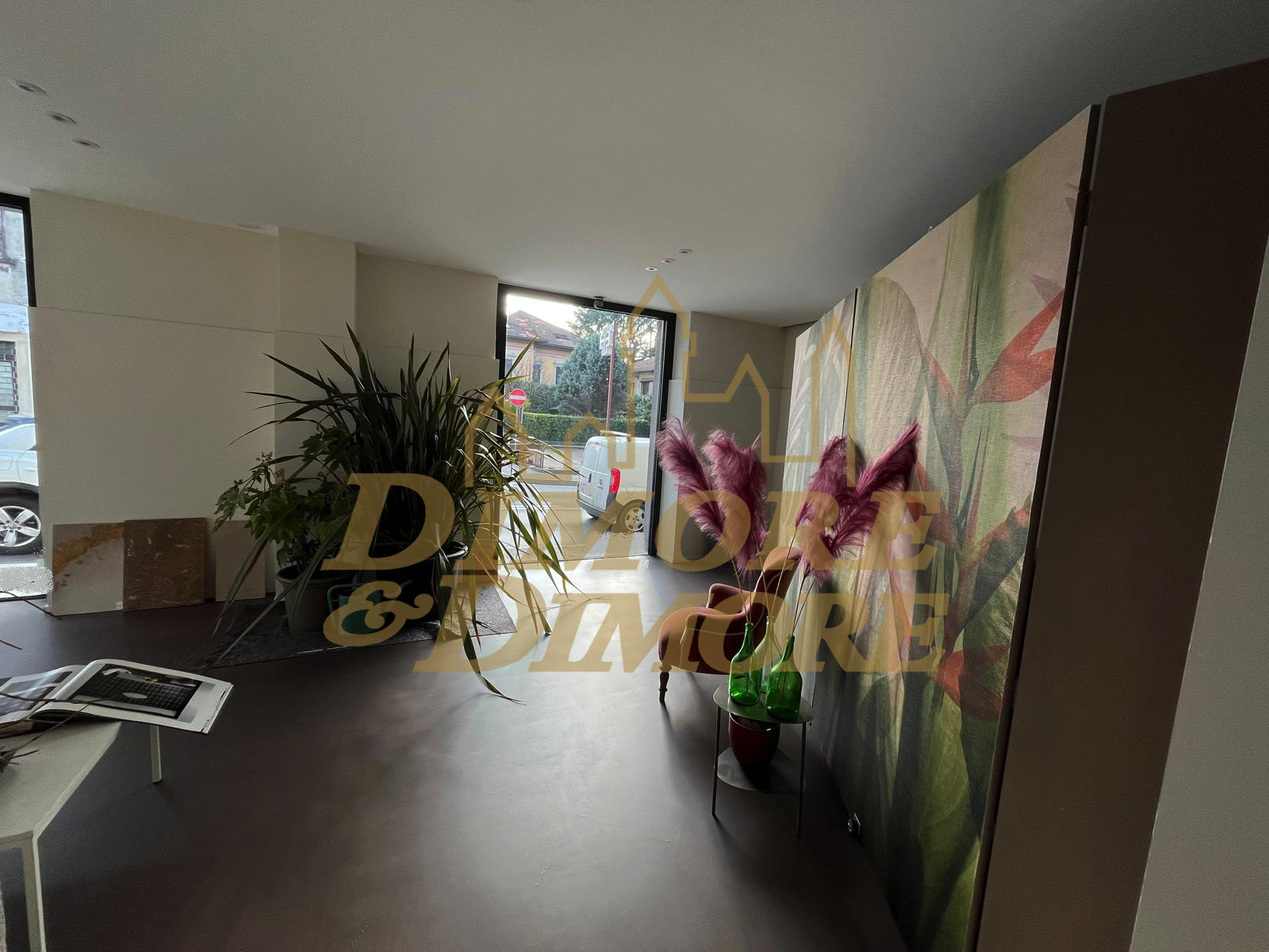 Locale commerciale ristrutturata a Sesto Calende