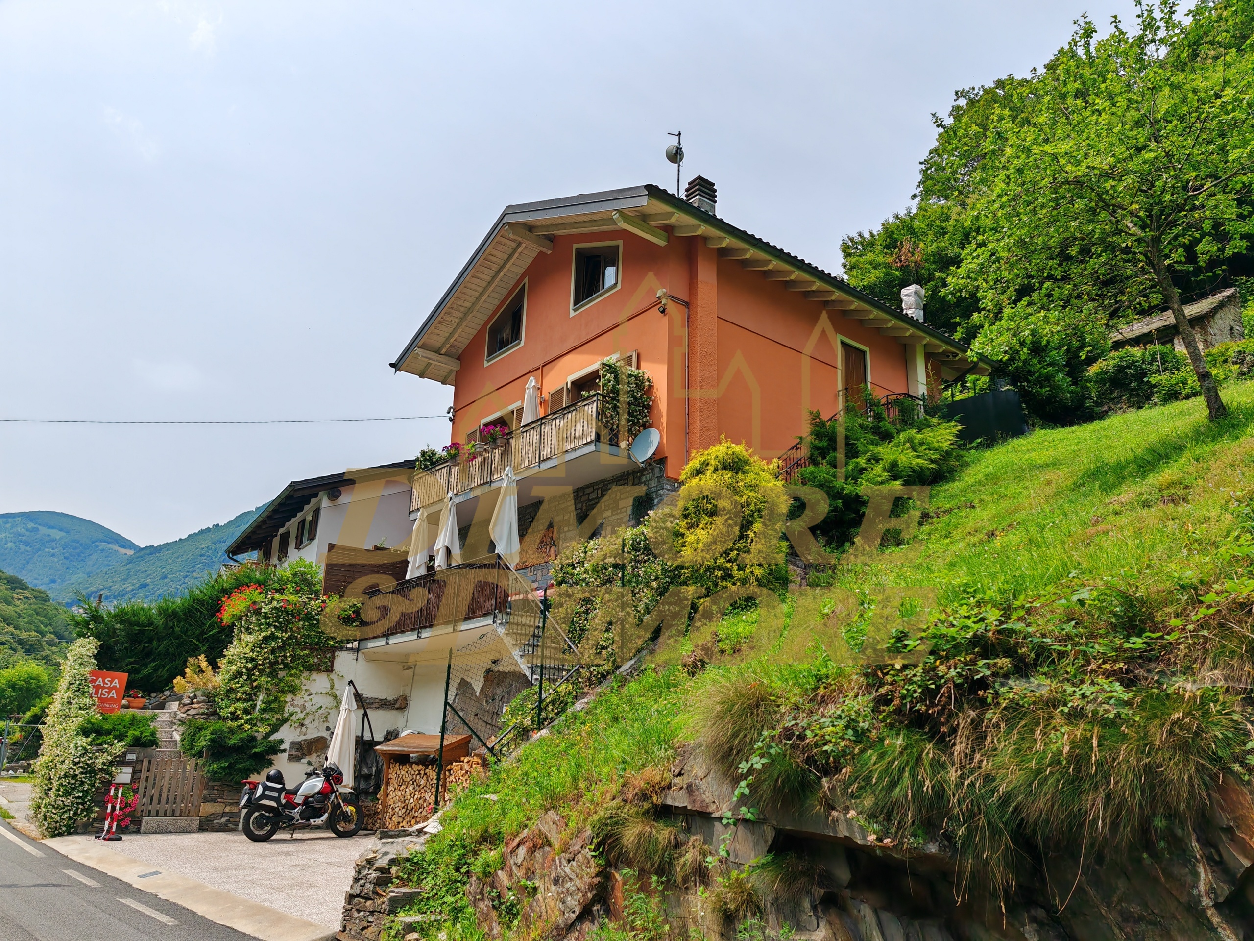 Casa indipendente con giardino a Valle Cannobina