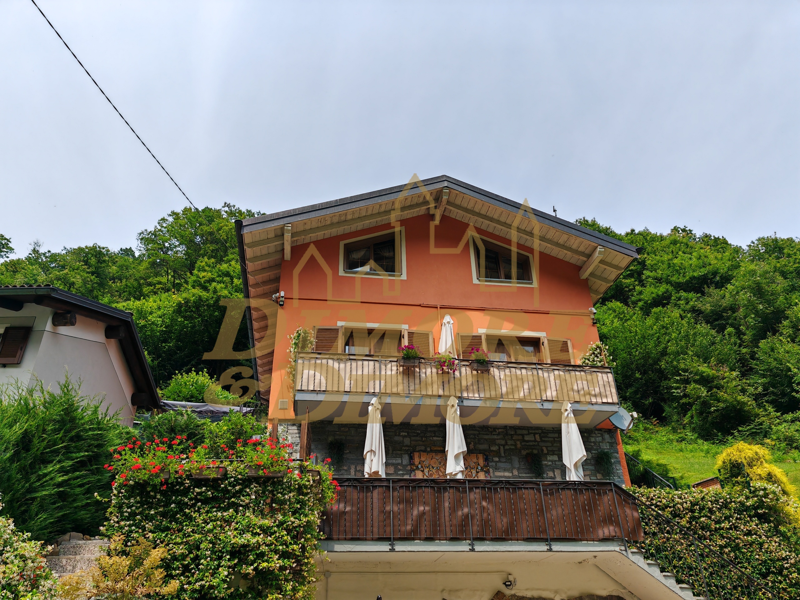 Casa indipendente con giardino a Valle Cannobina