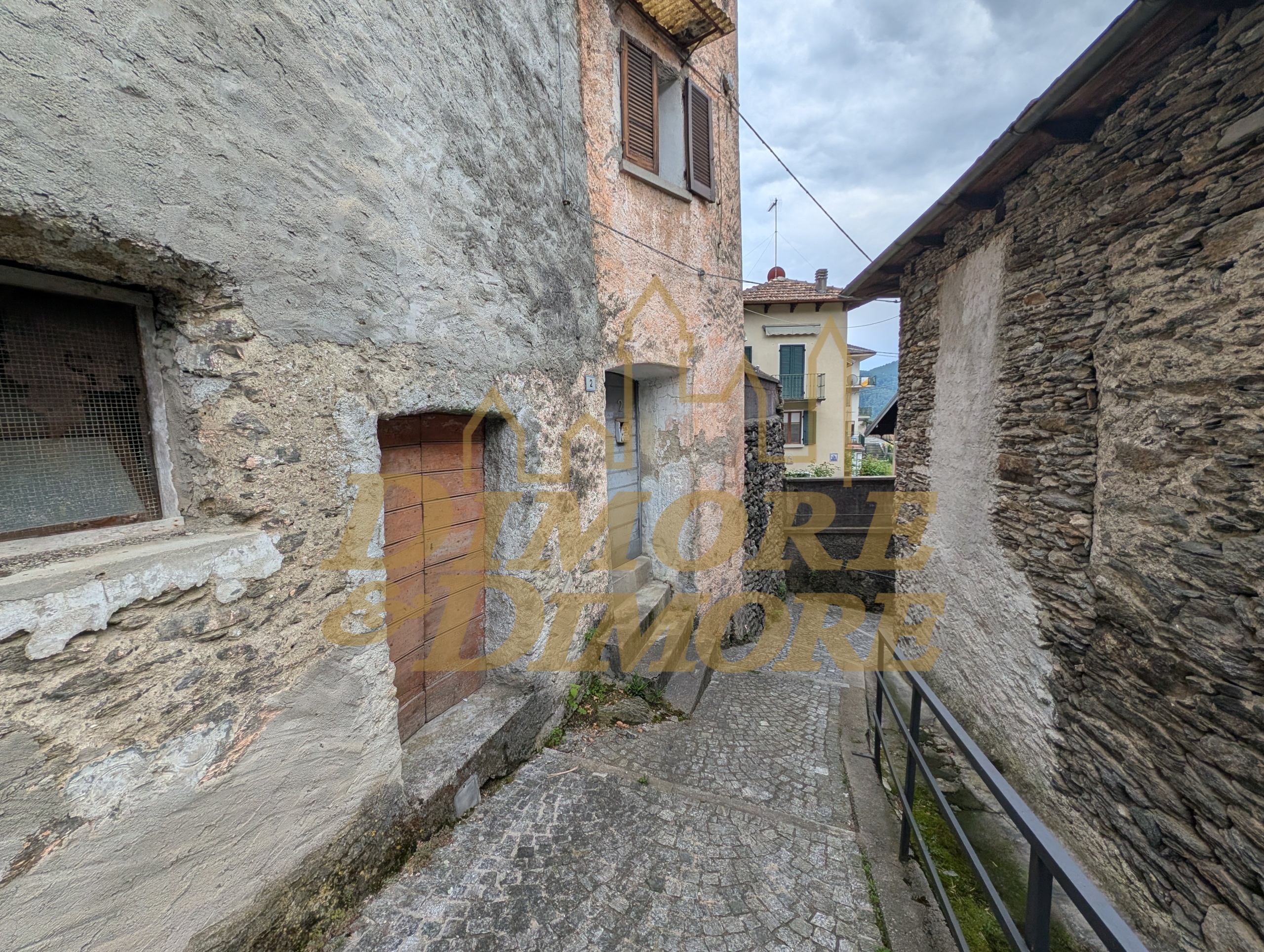Casa indipendente con giardino a Loreglia