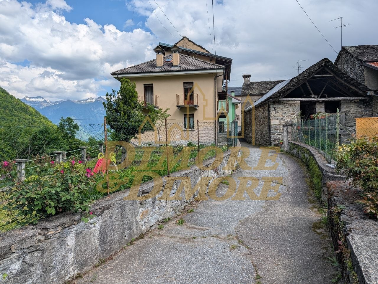 Casa indipendente con giardino in frazione croppo, Montescheno