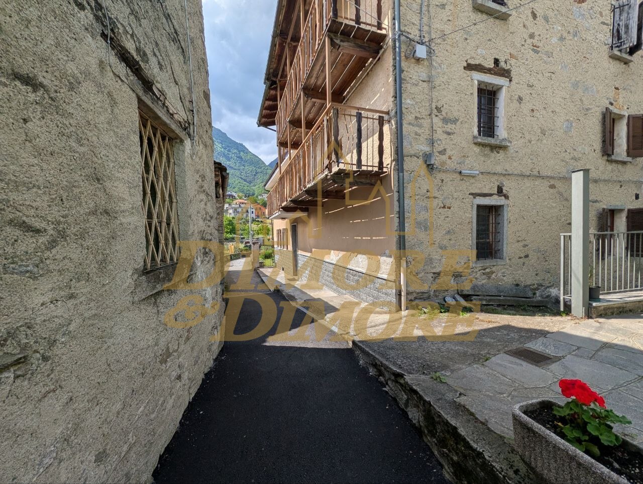Casa indipendente con giardino in frazione croppo, Montescheno