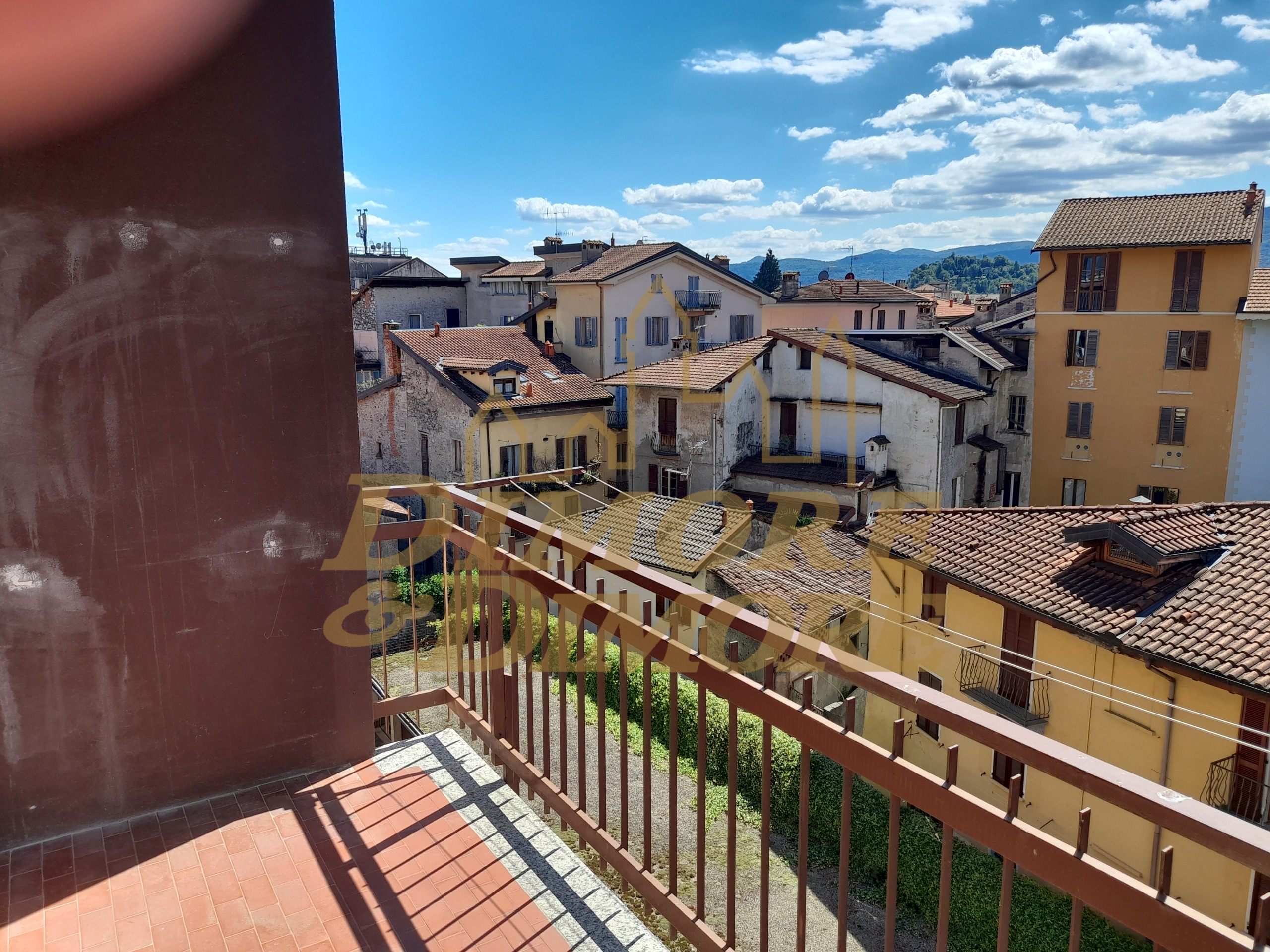Trilocale con box a Verbania