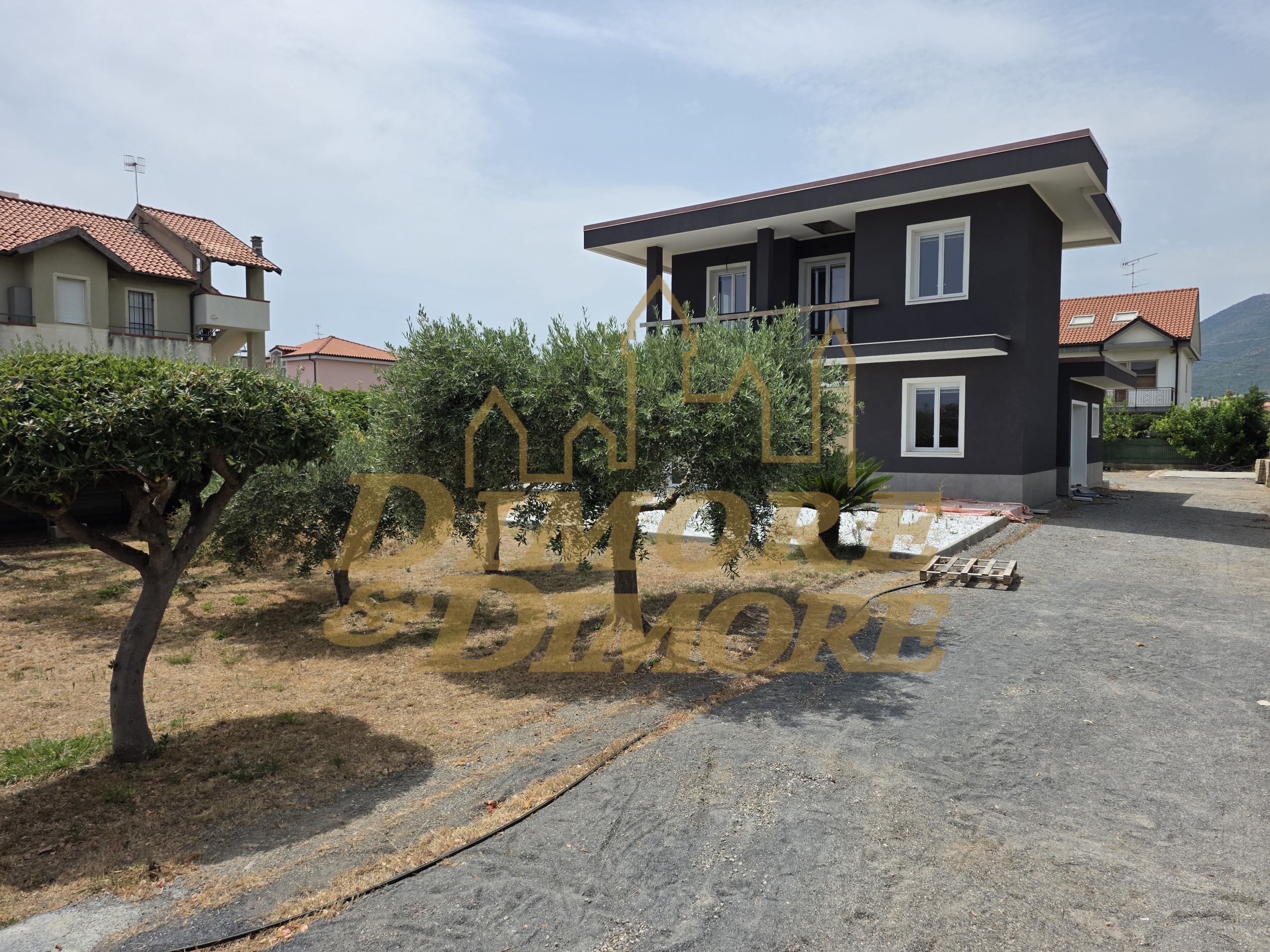 Villa con giardino a Ceriale