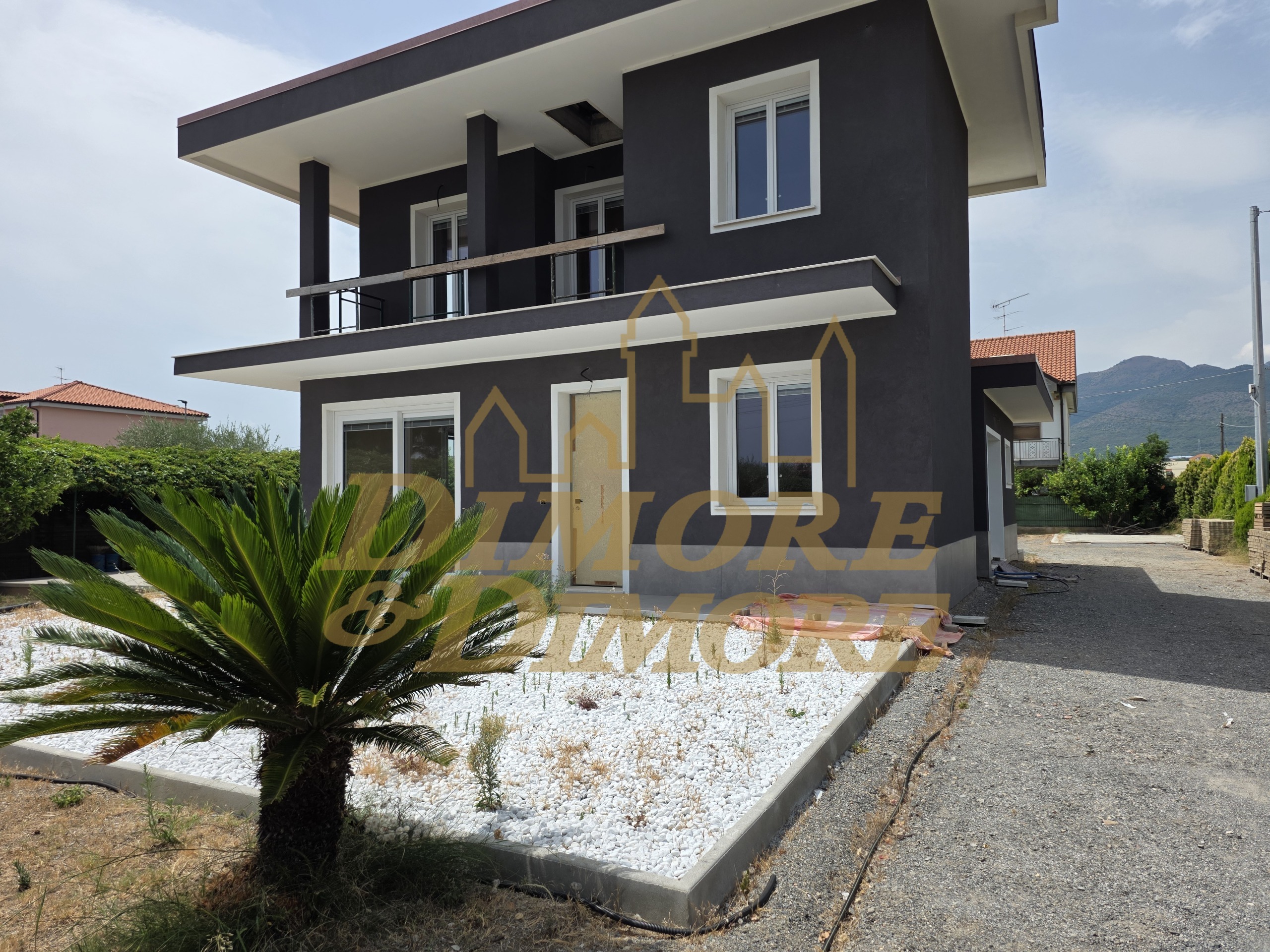 Villa con giardino a Ceriale