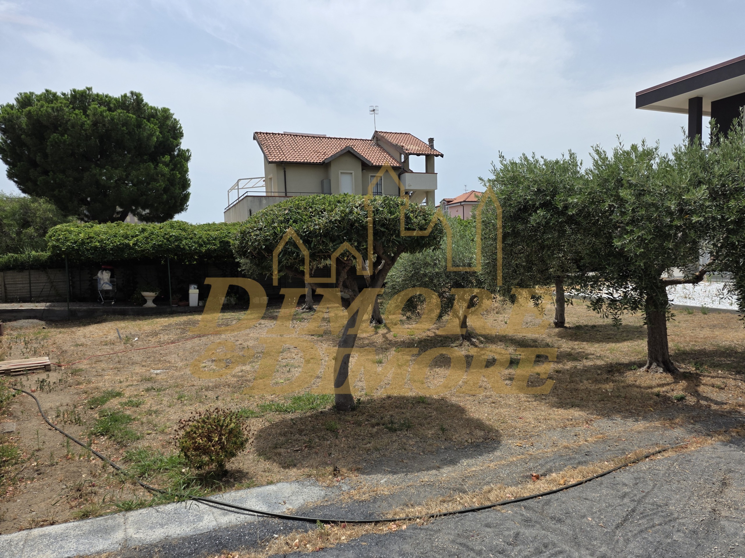 Villa con giardino a Ceriale