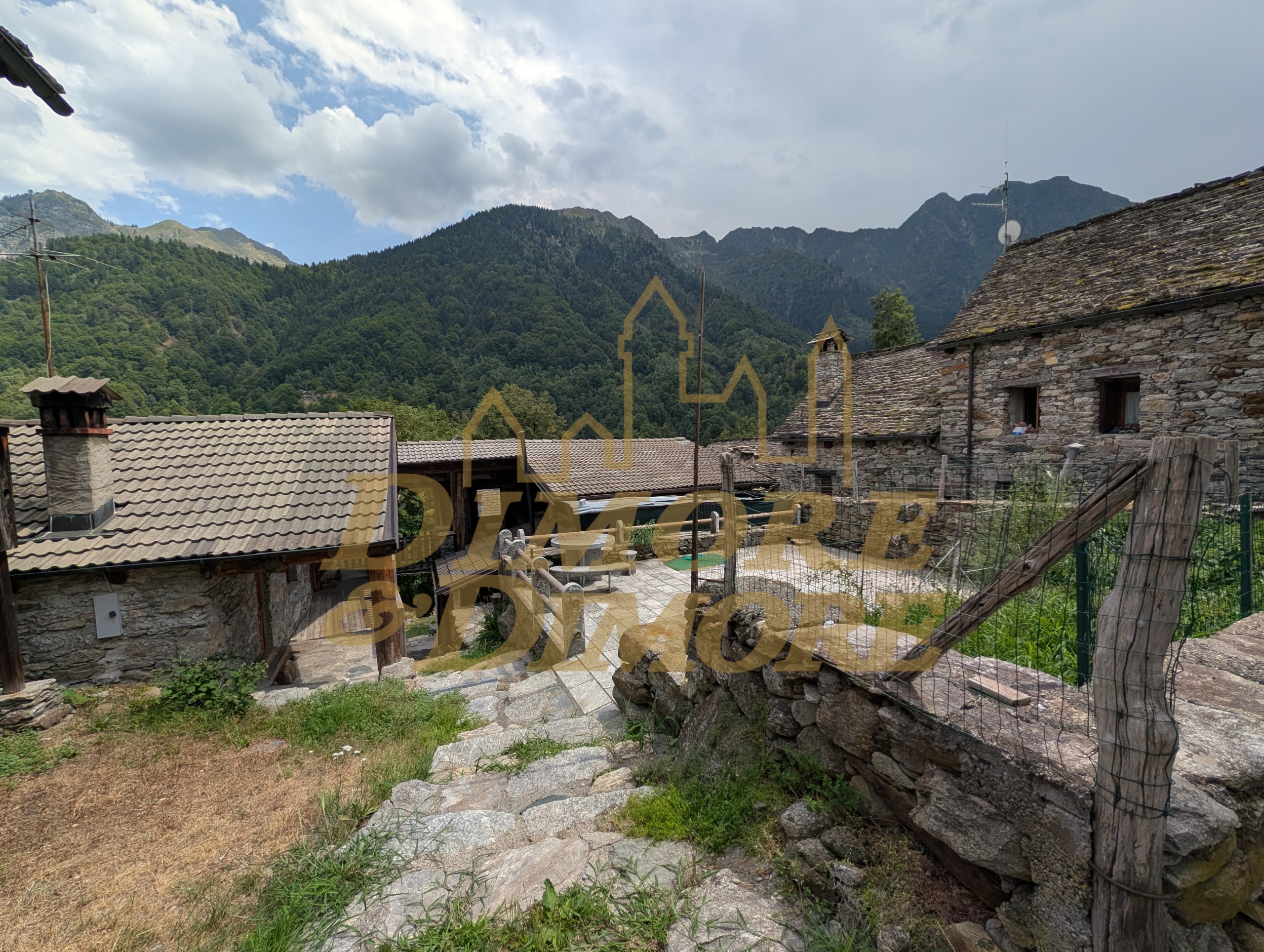 Casa indipendente con terrazzo a Bannio Anzino