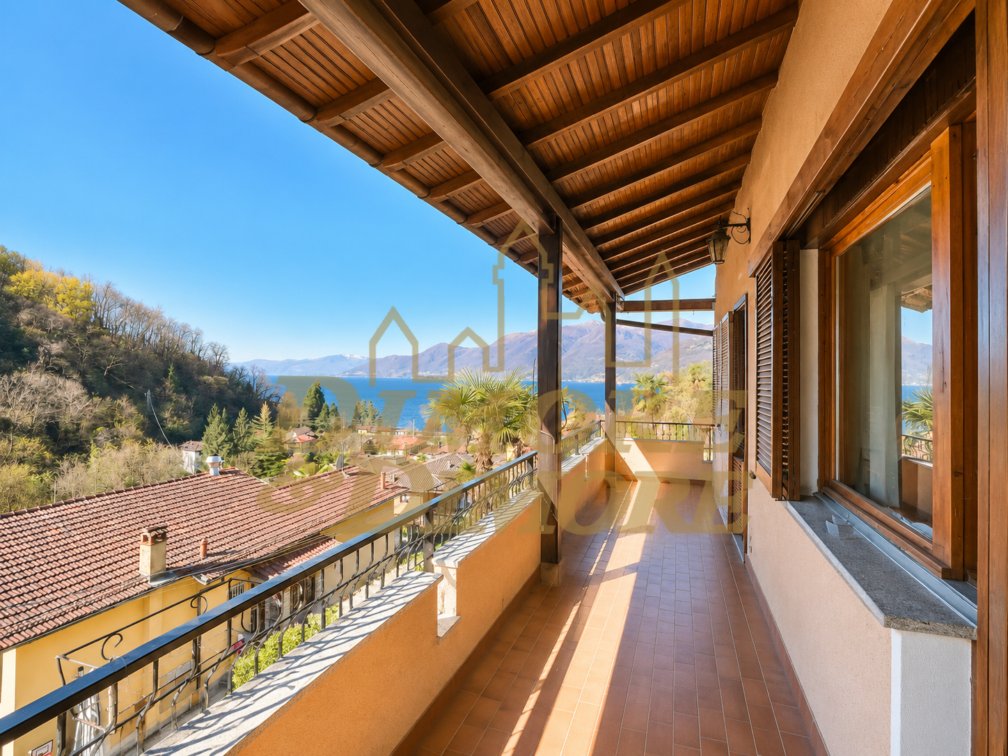 Casa indipendente con giardino in via a. bertoni 49, Luino