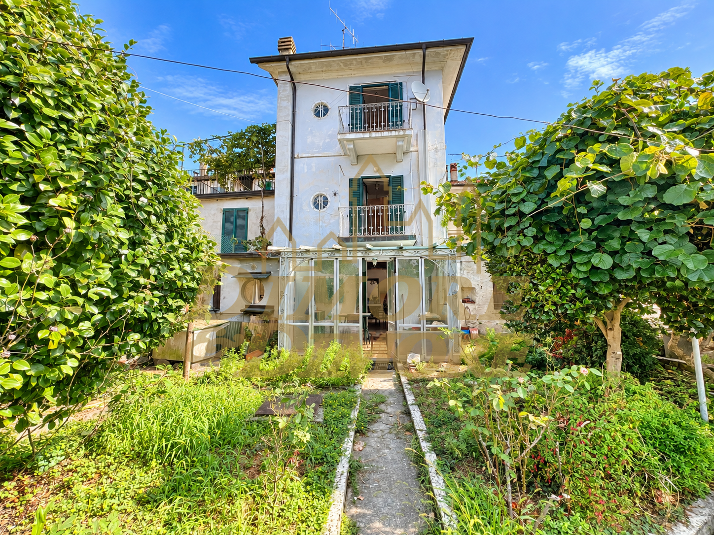 Casa indipendente con giardino in via metaldi 16, Luino