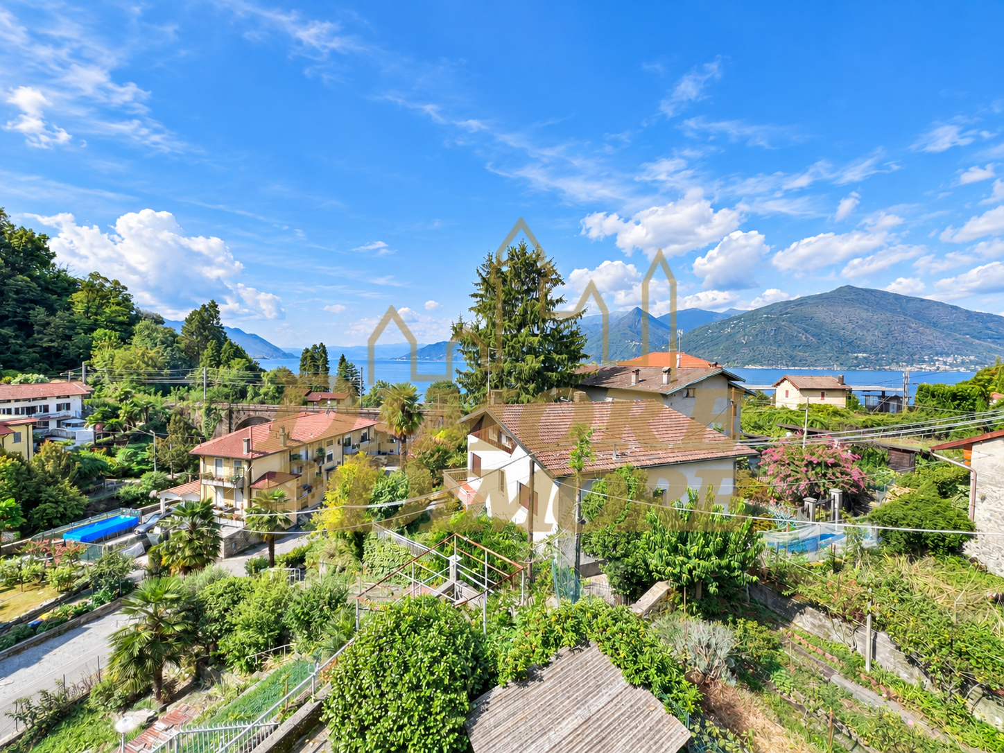 Casa indipendente con giardino in via metaldi 16, Luino