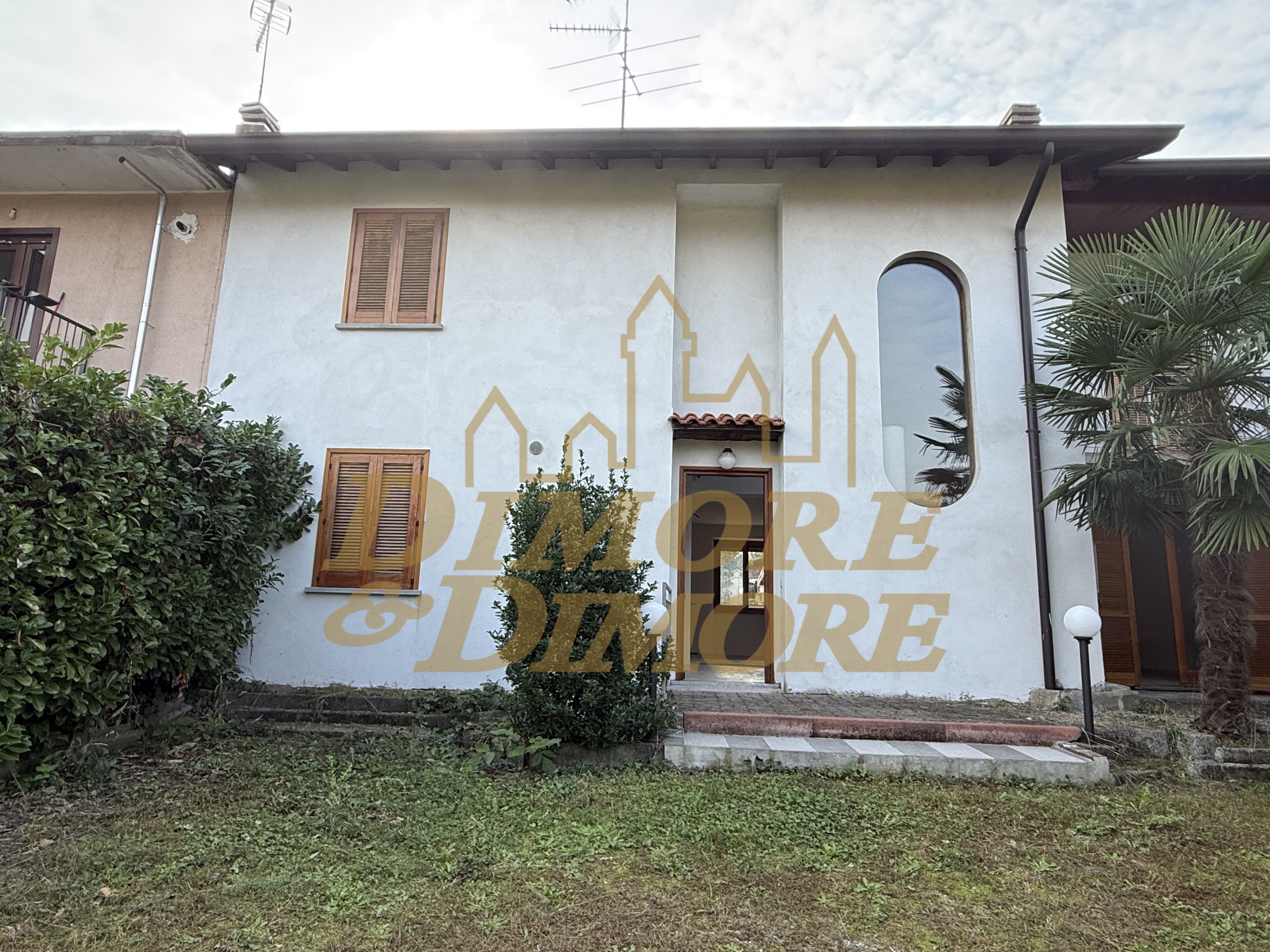 Casa indipendente con giardino in via baraggia, Castelletto Sopra Ticino