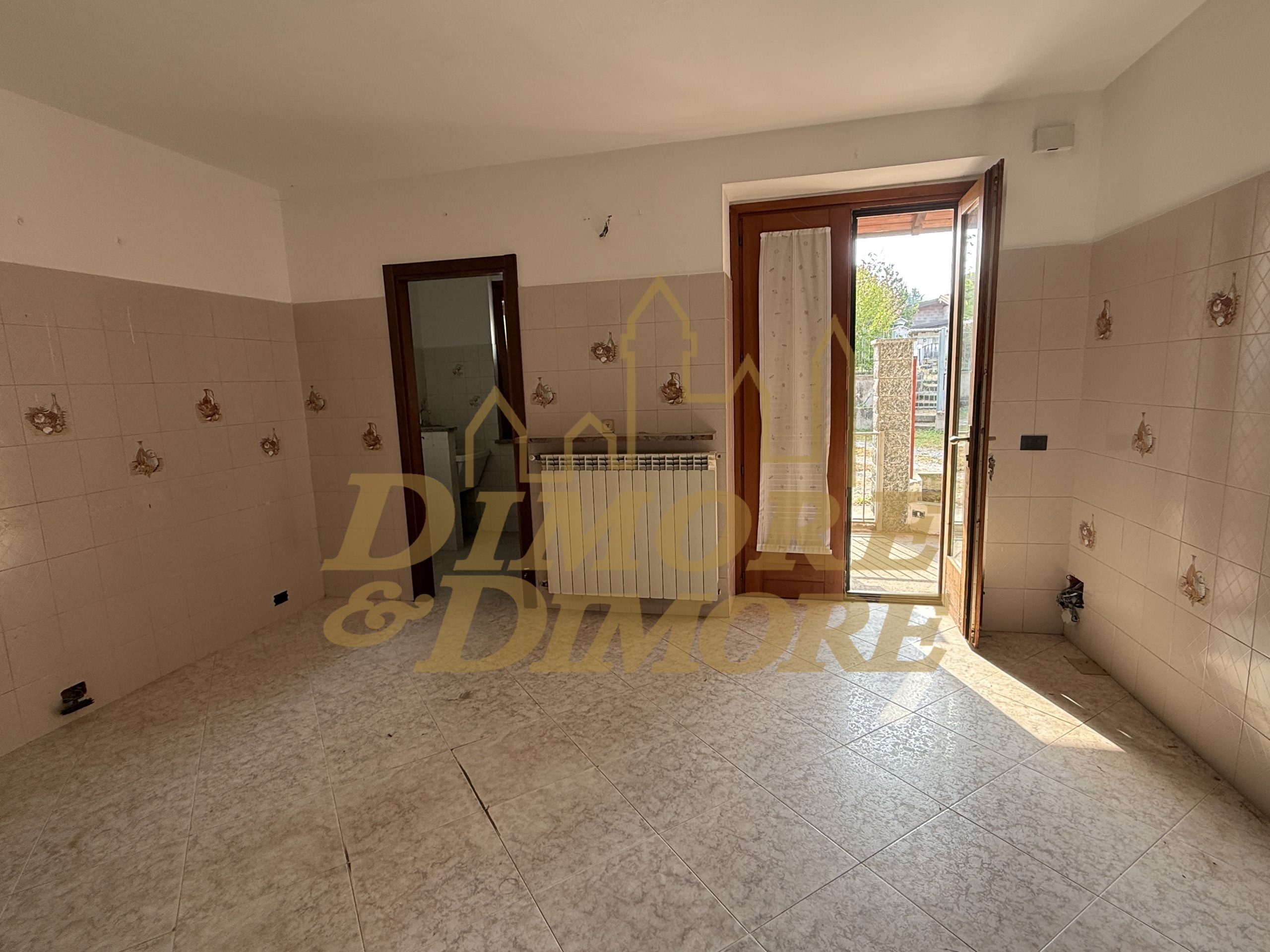 Casa indipendente con giardino in via baraggia, Castelletto Sopra Ticino