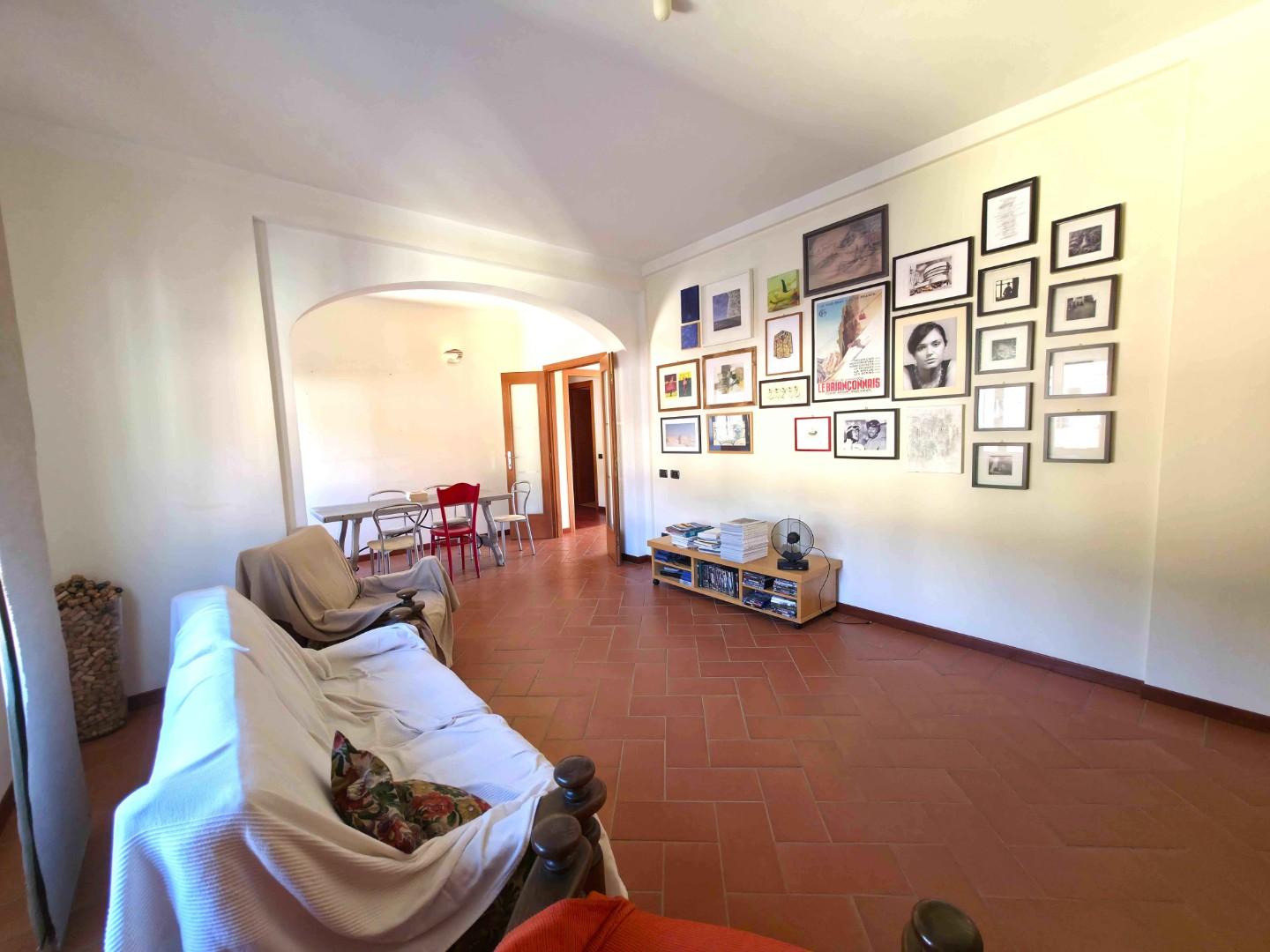 Appartamento con terrazzo, Massa centro