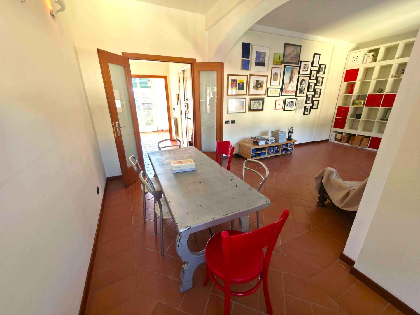 Appartamento con terrazzo, Massa centro