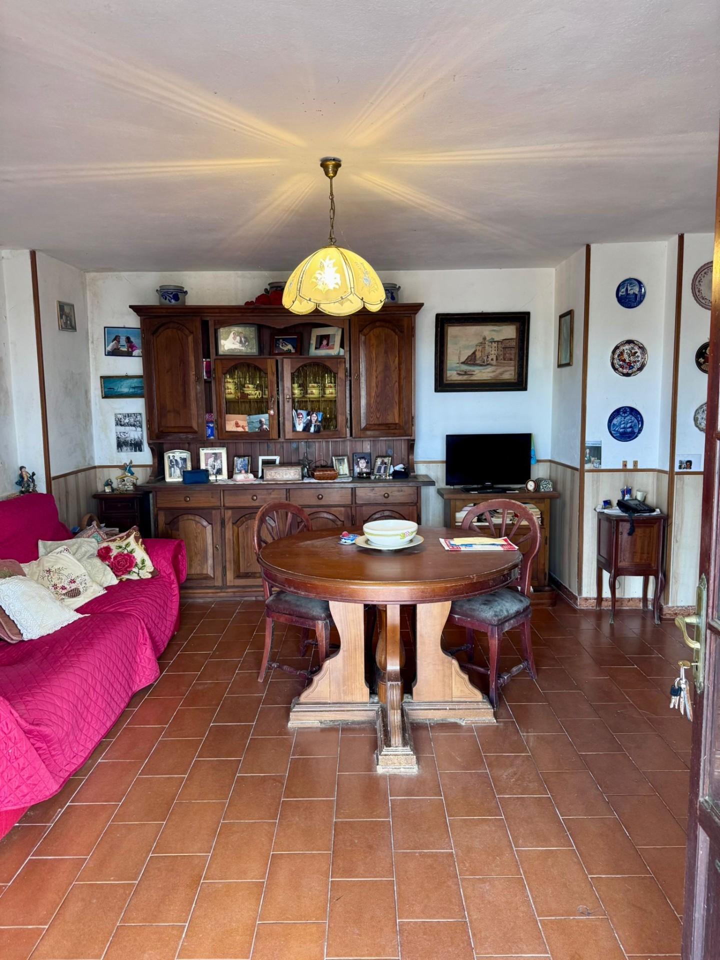 Casa indipendente con terrazzo, Massa capaccola